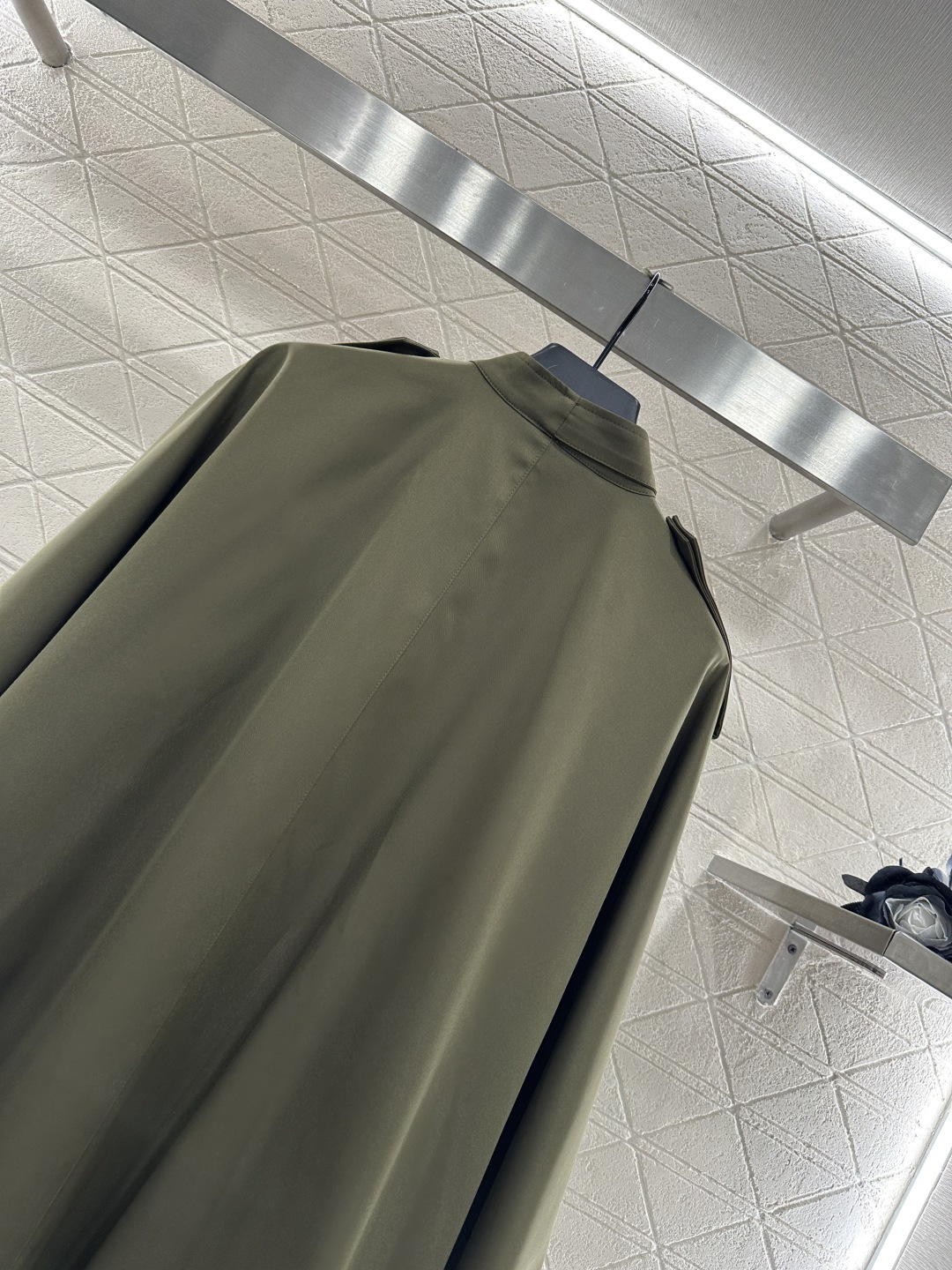 ♥BBR*♥2025新品上架
      披肩斗篷风衣
定制YB进口风衣材质 质感立挺 上身有型 内印格