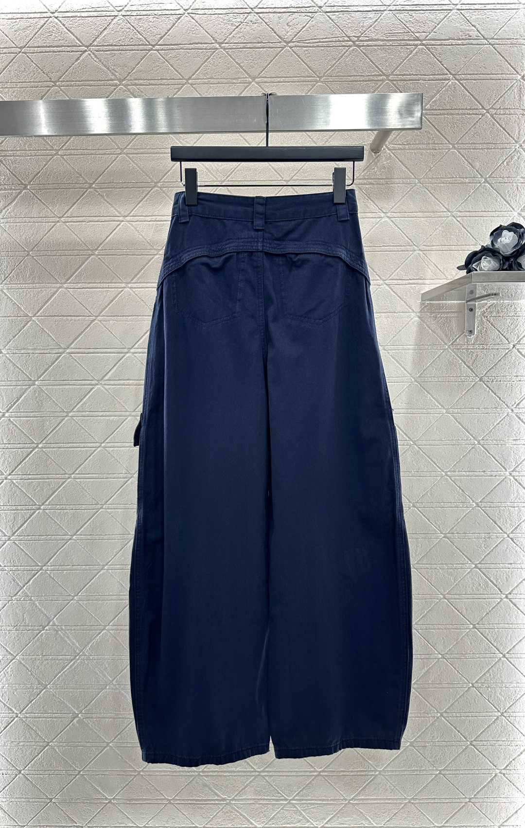 ♥Prad*♥2025新品上架
     翻盖口袋工装长裤
定制YB斜纹全棉材质 质感高级 垂感更强 高