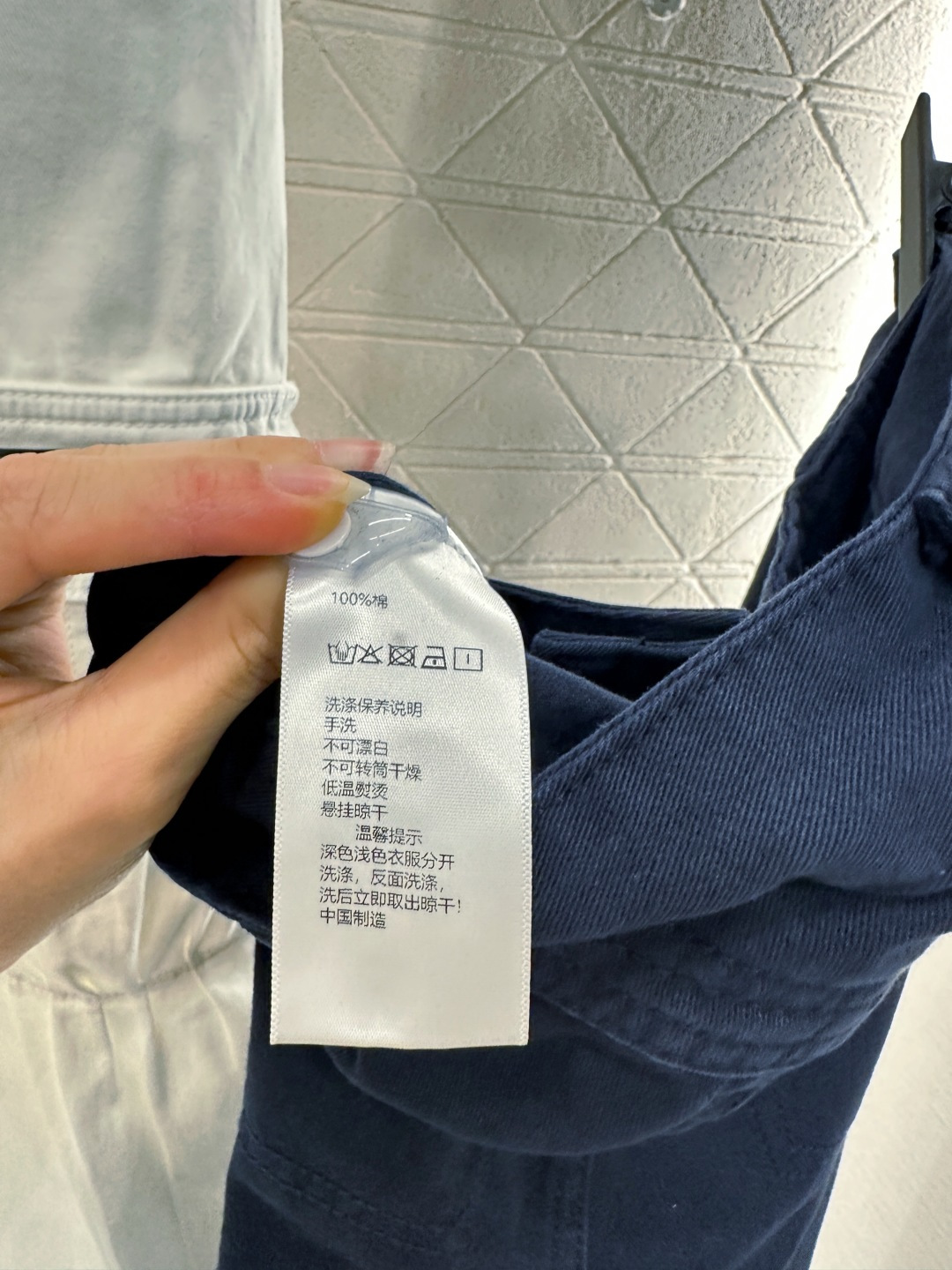 ♥Prad*♥2025新品上架
     翻盖口袋工装长裤
定制YB斜纹全棉材质 质感高级 垂感更强 高