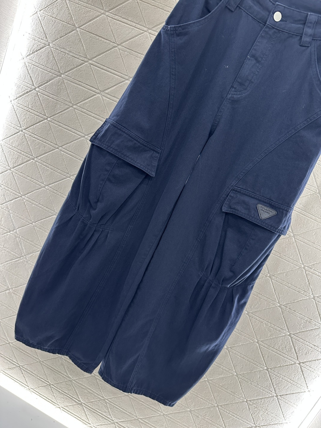 ♥Prad*♥2025新品上架
     翻盖口袋工装长裤
定制YB斜纹全棉材质 质感高级 垂感更强 高