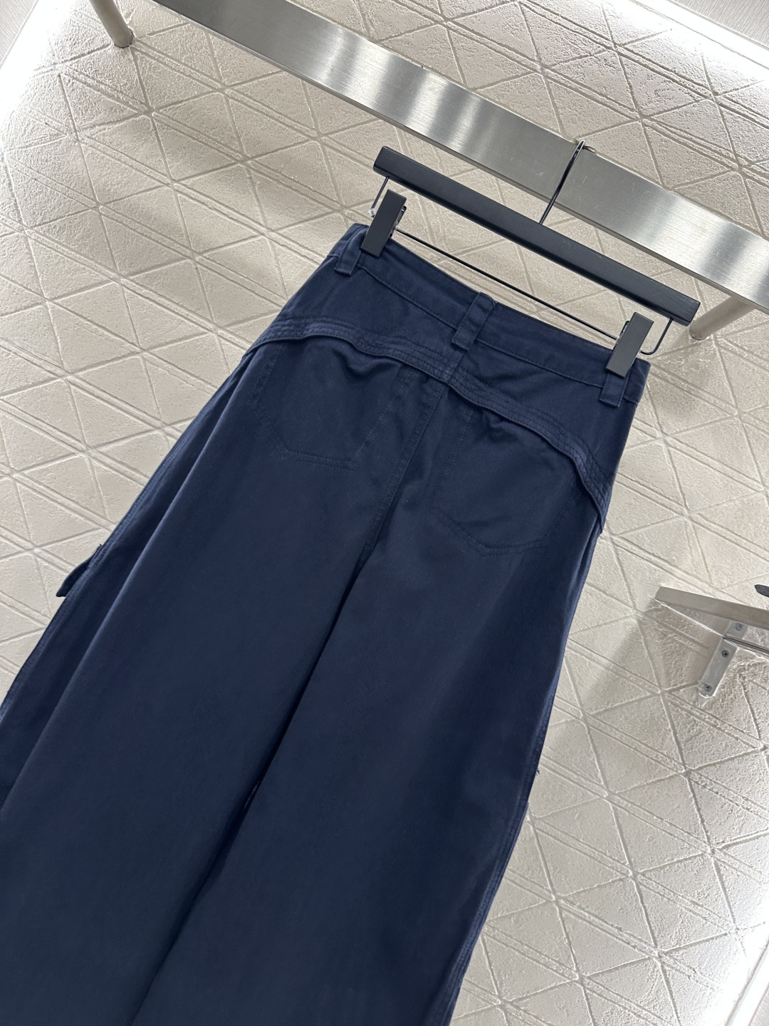 ♥Prad*♥2025新品上架
     翻盖口袋工装长裤
定制YB斜纹全棉材质 质感高级 垂感更强 高