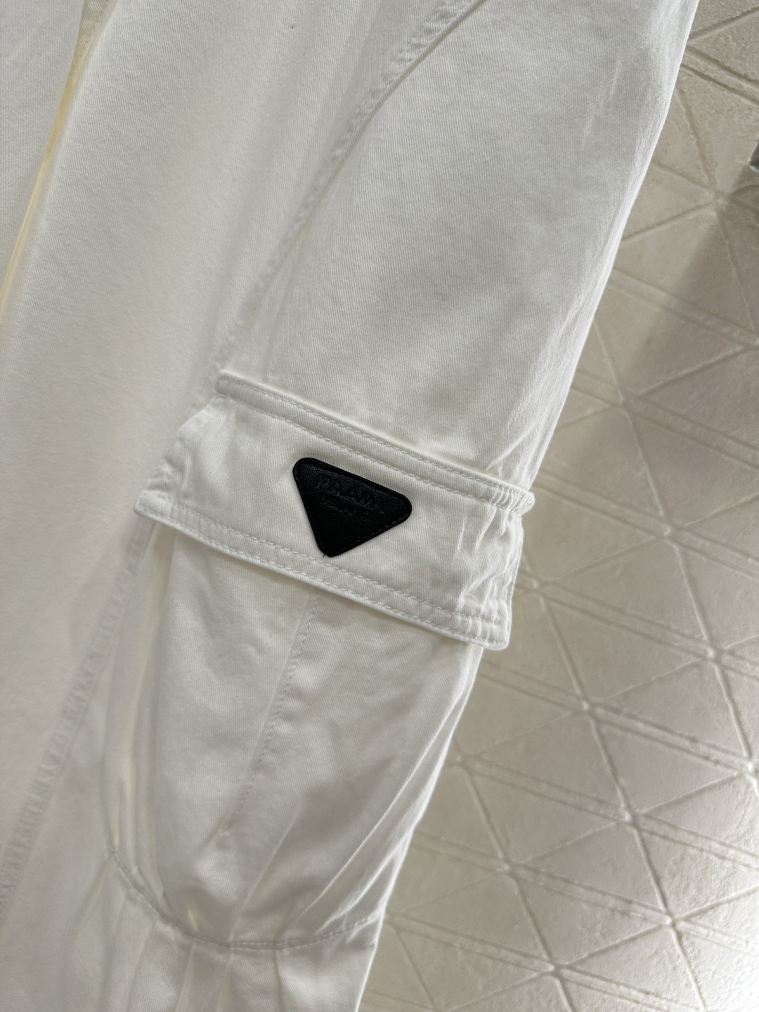 ♥Prad*♥2025新品上架
     翻盖口袋工装长裤
定制YB斜纹全棉材质 质感高级 垂感更强 高