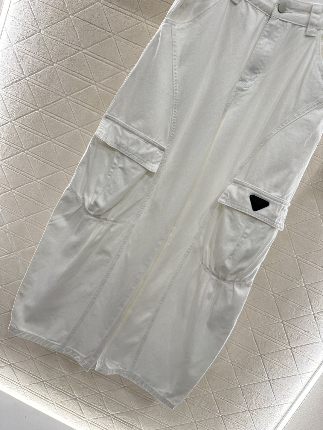 ♥Prad*♥2025新品上架
     翻盖口袋工装长裤
定制YB斜纹全棉材质 质感高级 垂感更强 高