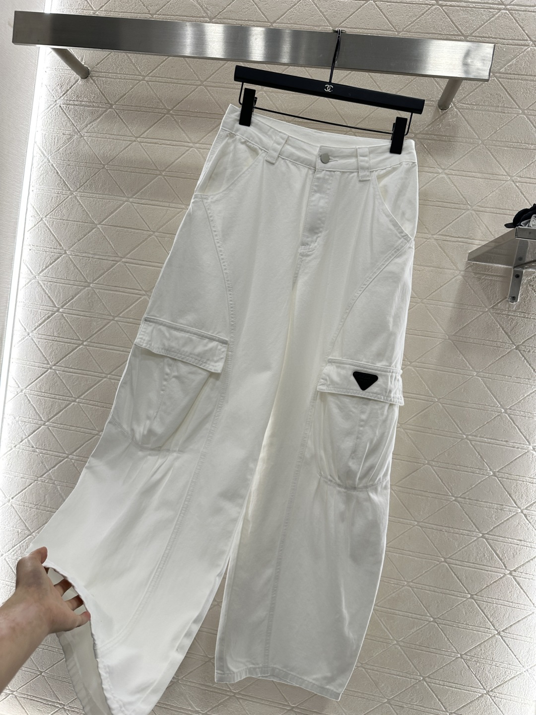 ♥Prad*♥2025新品上架
     翻盖口袋工装长裤
定制YB斜纹全棉材质 质感高级 垂感更强 高