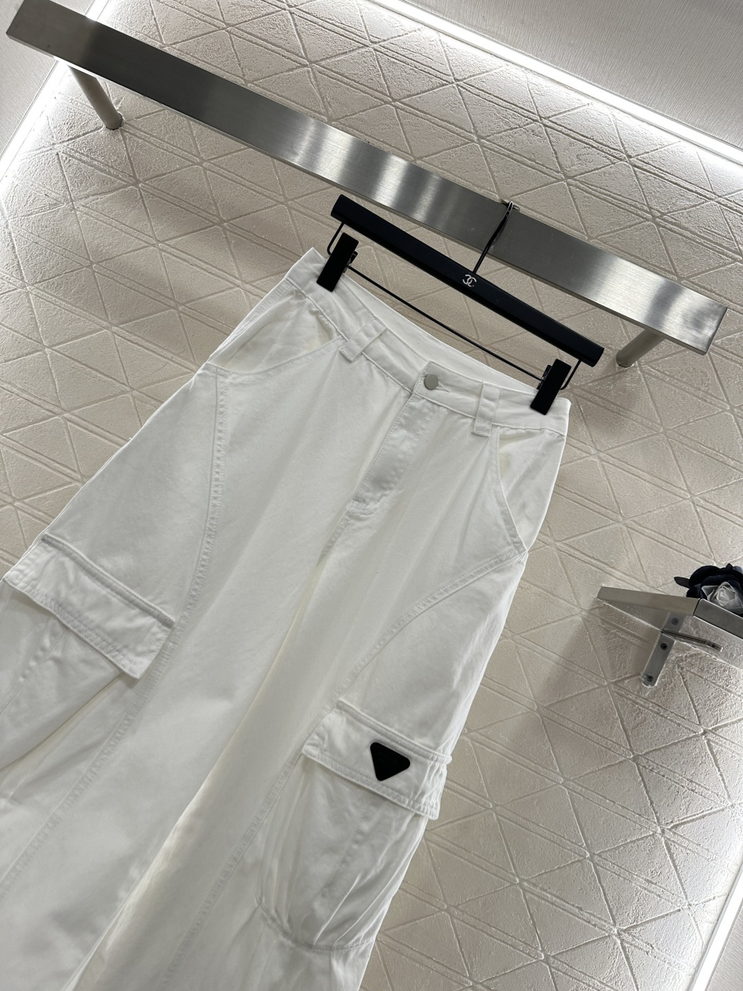 ♥Prad*♥2025新品上架
     翻盖口袋工装长裤
定制YB斜纹全棉材质 质感高级 垂感更强 高