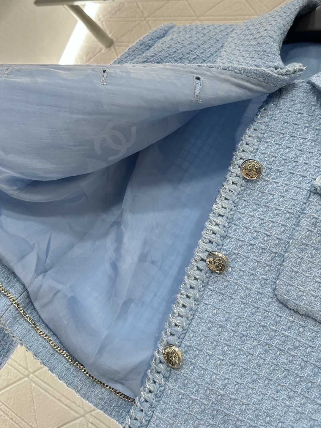 ♥Chane*♥2025新品上架
      编织捆边洋装外套
定制YB进口羊毛昵粗纺材质 通体满铺重工