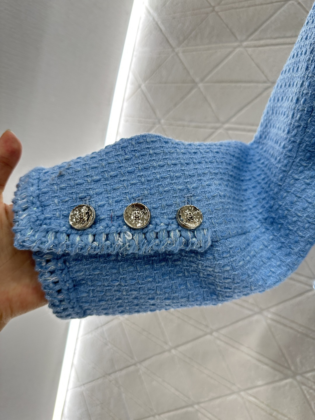 ♥Chane*♥2025新品上架
      编织捆边洋装外套
定制YB进口羊毛昵粗纺材质 通体满铺重工