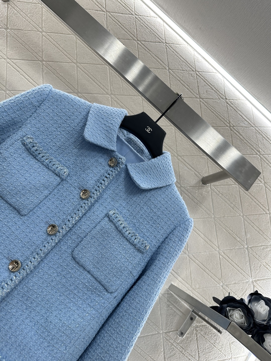 ♥Chane*♥2025新品上架
      编织捆边洋装外套
定制YB进口羊毛昵粗纺材质 通体满铺重工