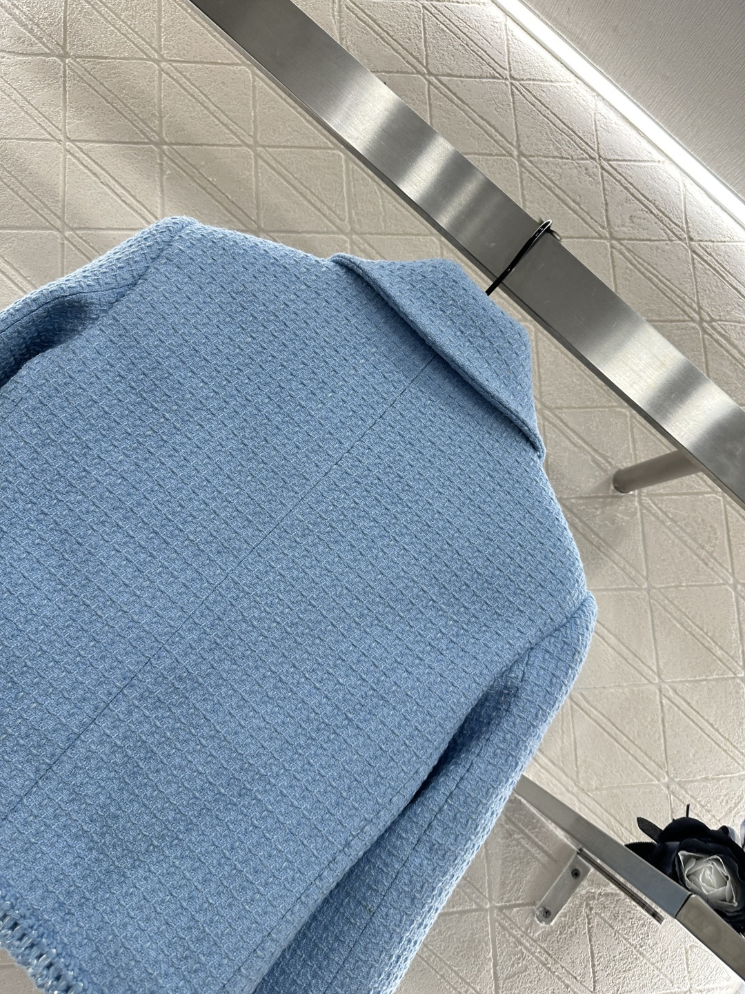 ♥Chane*♥2025新品上架
      编织捆边洋装外套
定制YB进口羊毛昵粗纺材质 通体满铺重工