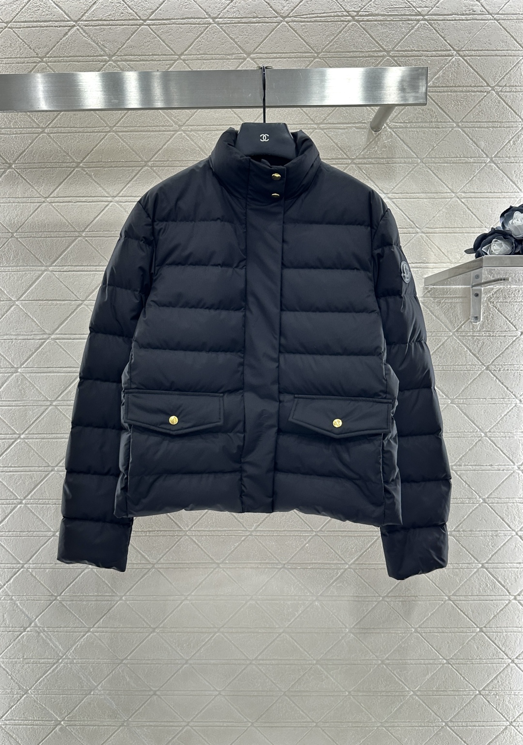 ♥Moncle*♥2025新品上架
      立翻领羽绒棉服
定制YB进口防风环保再生尼龙材质 其工艺