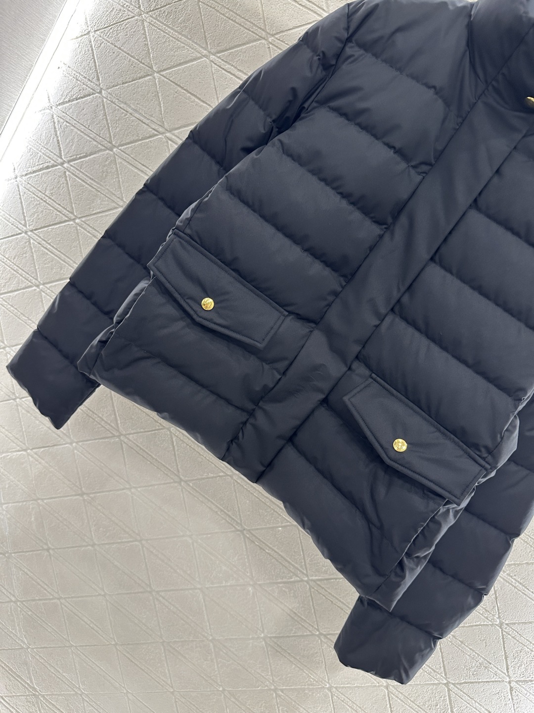 ♥Moncle*♥2025新品上架
      立翻领羽绒棉服
定制YB进口防风环保再生尼龙材质 其工艺