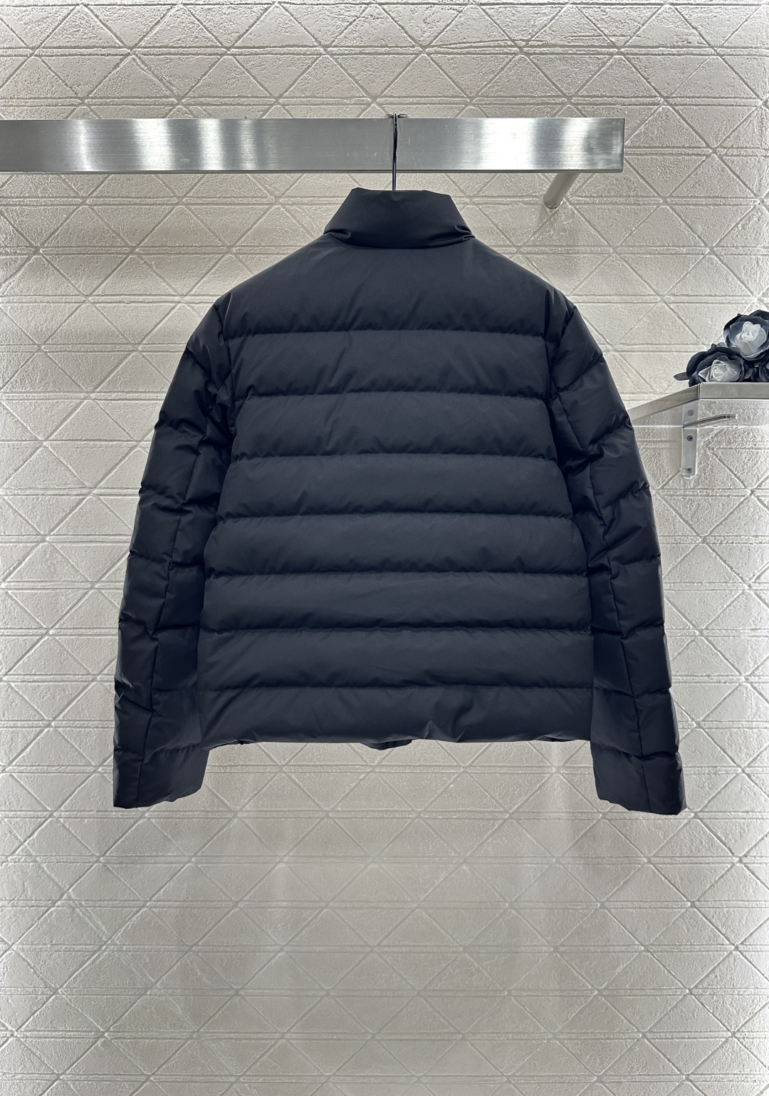 ♥Moncle*♥2025新品上架
      立翻领羽绒棉服
定制YB进口防风环保再生尼龙材质 其工艺
