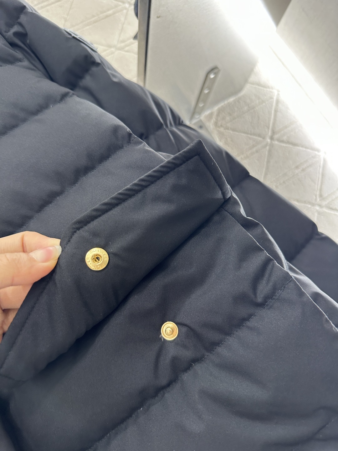 ♥Moncle*♥2025新品上架
      立翻领羽绒棉服
定制YB进口防风环保再生尼龙材质 其工艺
