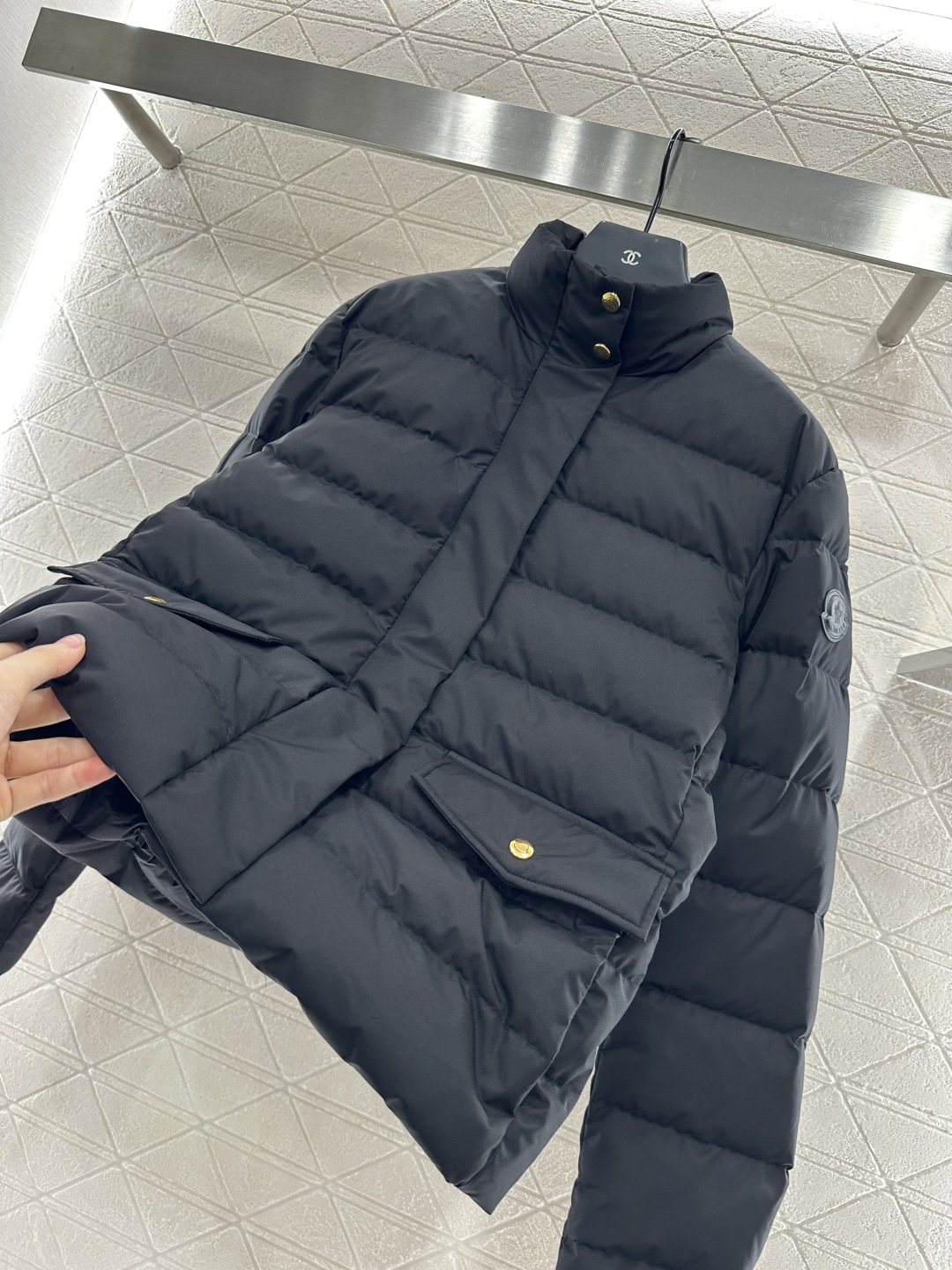 ♥Moncle*♥2025新品上架
      立翻领羽绒棉服
定制YB进口防风环保再生尼龙材质 其工艺