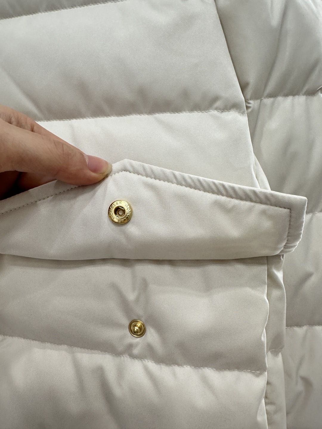 ♥Moncle*♥2025新品上架
      立翻领羽绒棉服
定制YB进口防风环保再生尼龙材质 其工艺