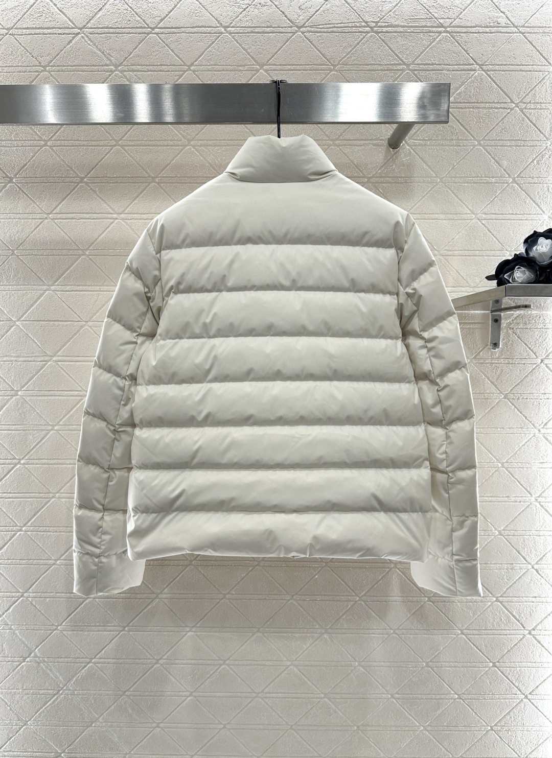 ♥Moncle*♥2025新品上架
      立翻领羽绒棉服
定制YB进口防风环保再生尼龙材质 其工艺
