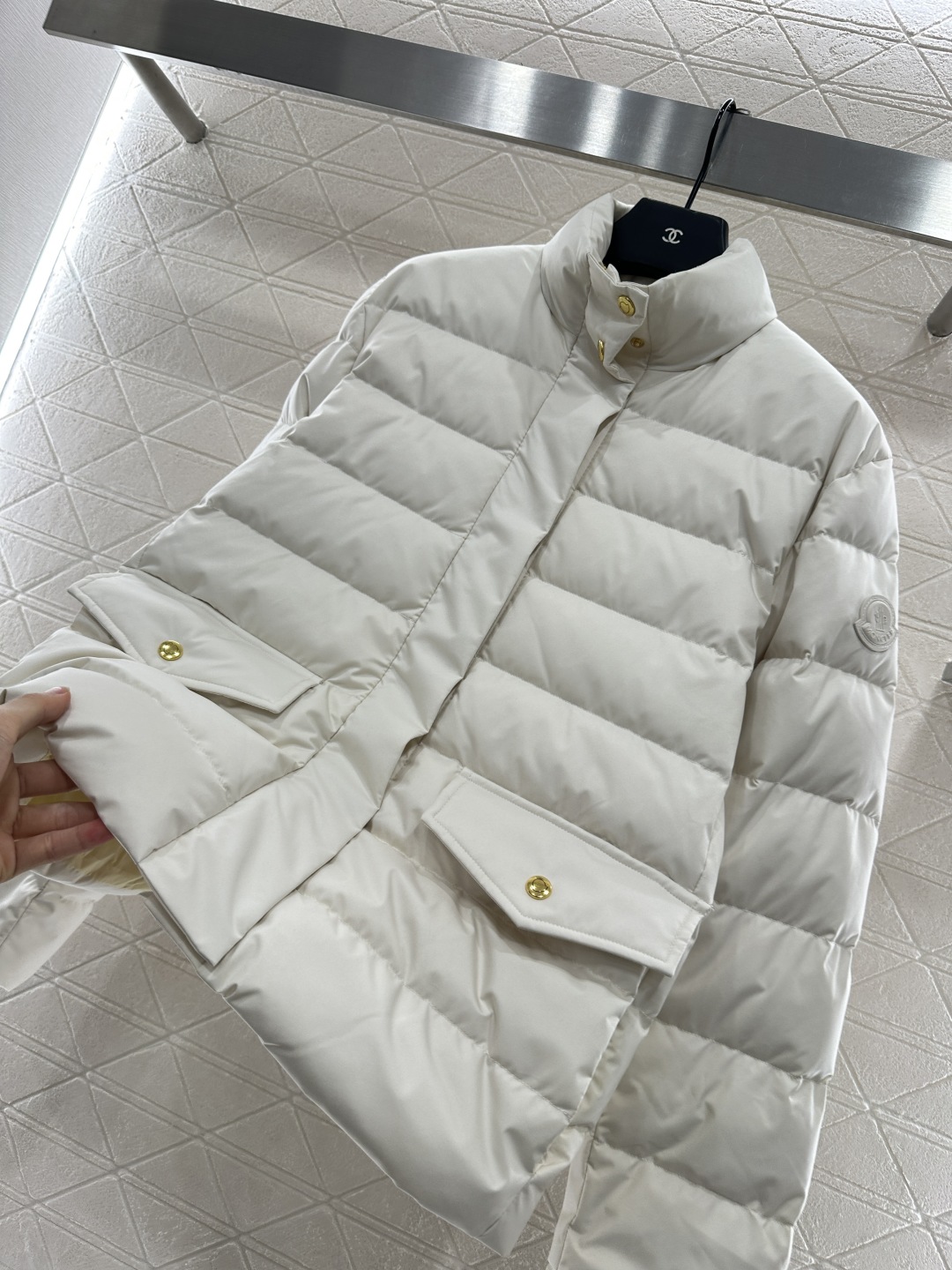 ♥Moncle*♥2025新品上架
      立翻领羽绒棉服
定制YB进口防风环保再生尼龙材质 其工艺