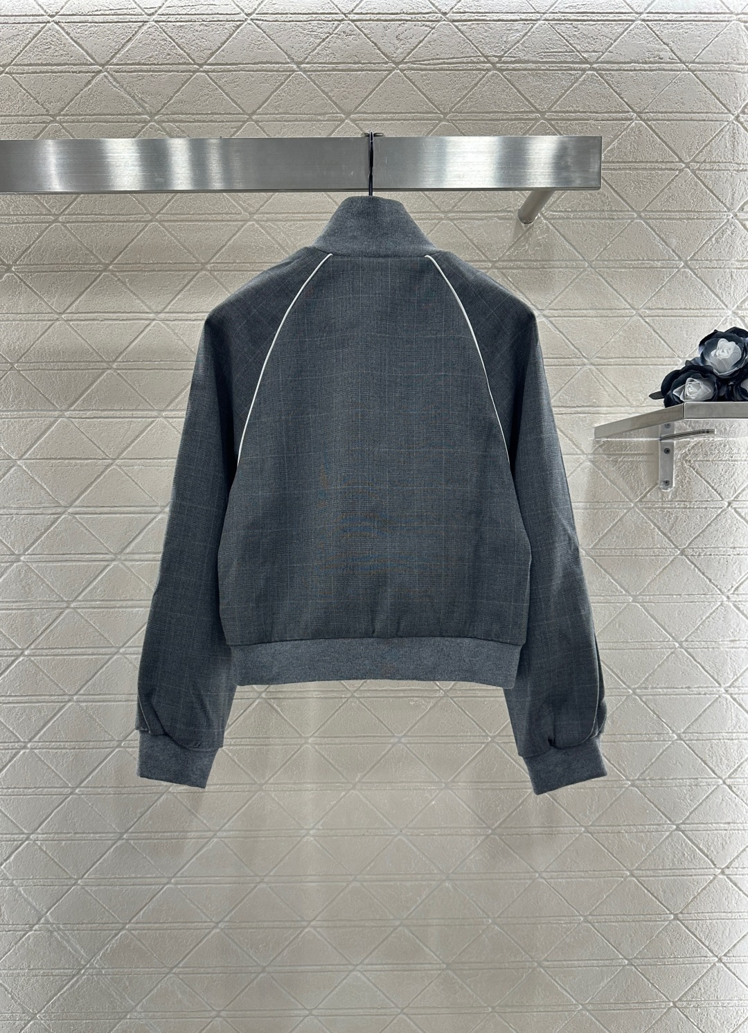 ♥Miumi*♥2025新品上架
   翻领外套抽绳半裙套装
定制YB进口材质 质感光泽 舒适有型 翻领