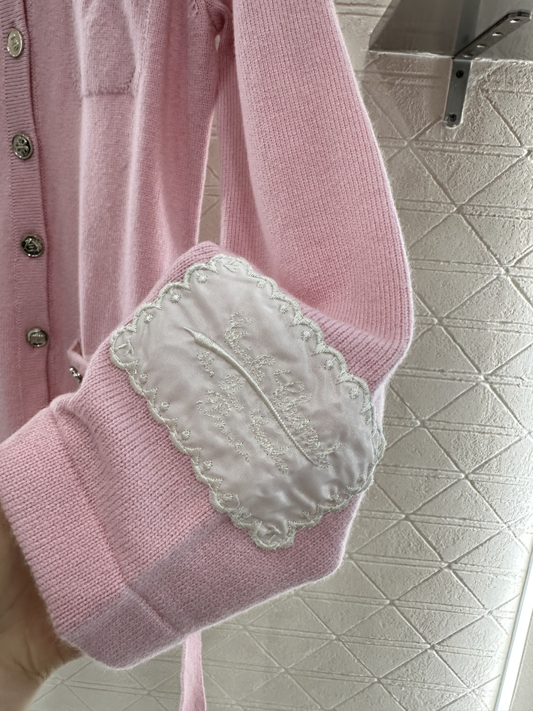 ♥Chane*♥2025新品上架
      撞色腰带针织开衫
定制YB羊绒纱线织造 质感高级舒适 圆领