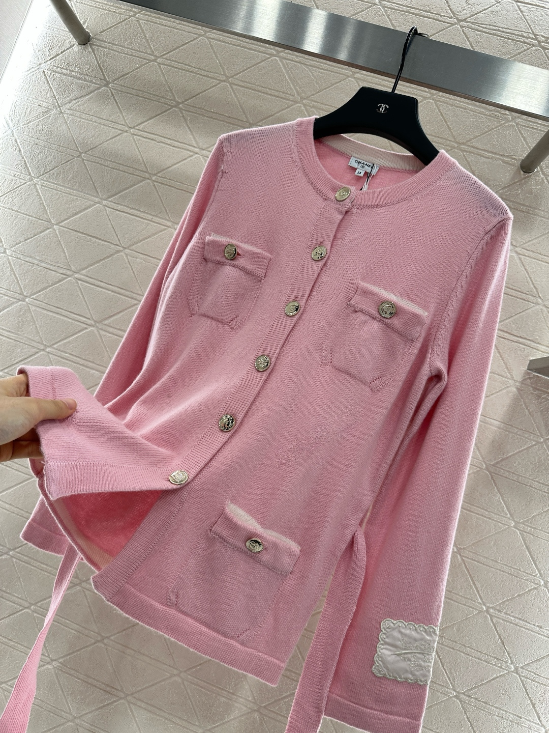 ♥Chane*♥2025新品上架
      撞色腰带针织开衫
定制YB羊绒纱线织造 质感高级舒适 圆领