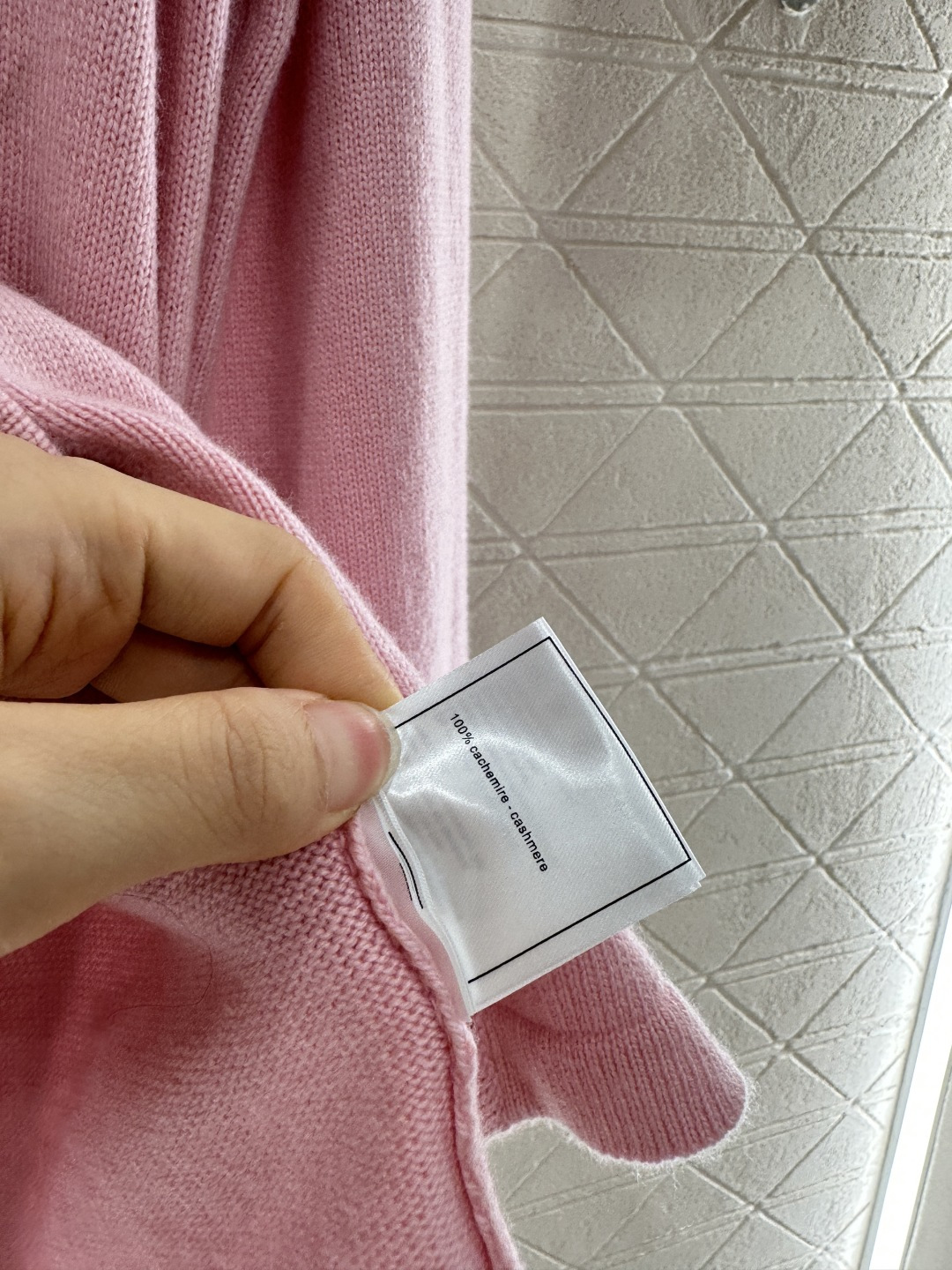 ♥Chane*♥2025新品上架
      撞色腰带针织开衫
定制YB羊绒纱线织造 质感高级舒适 圆领