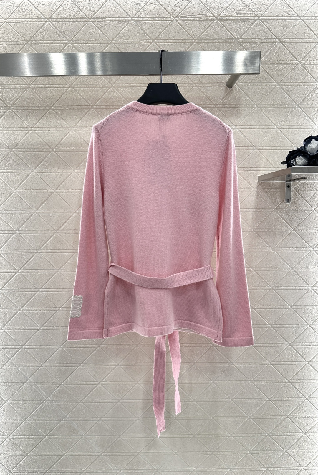 ♥Chane*♥2025新品上架
      撞色腰带针织开衫
定制YB羊绒纱线织造 质感高级舒适 圆领