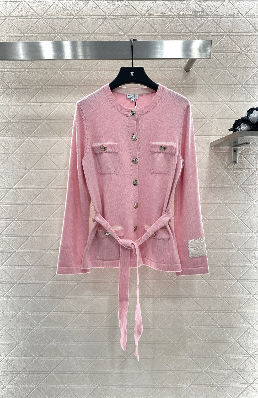 ♥Chane*♥2025新品上架
      撞色腰带针织开衫
定制YB羊绒纱线织造 质感高级舒适 圆领