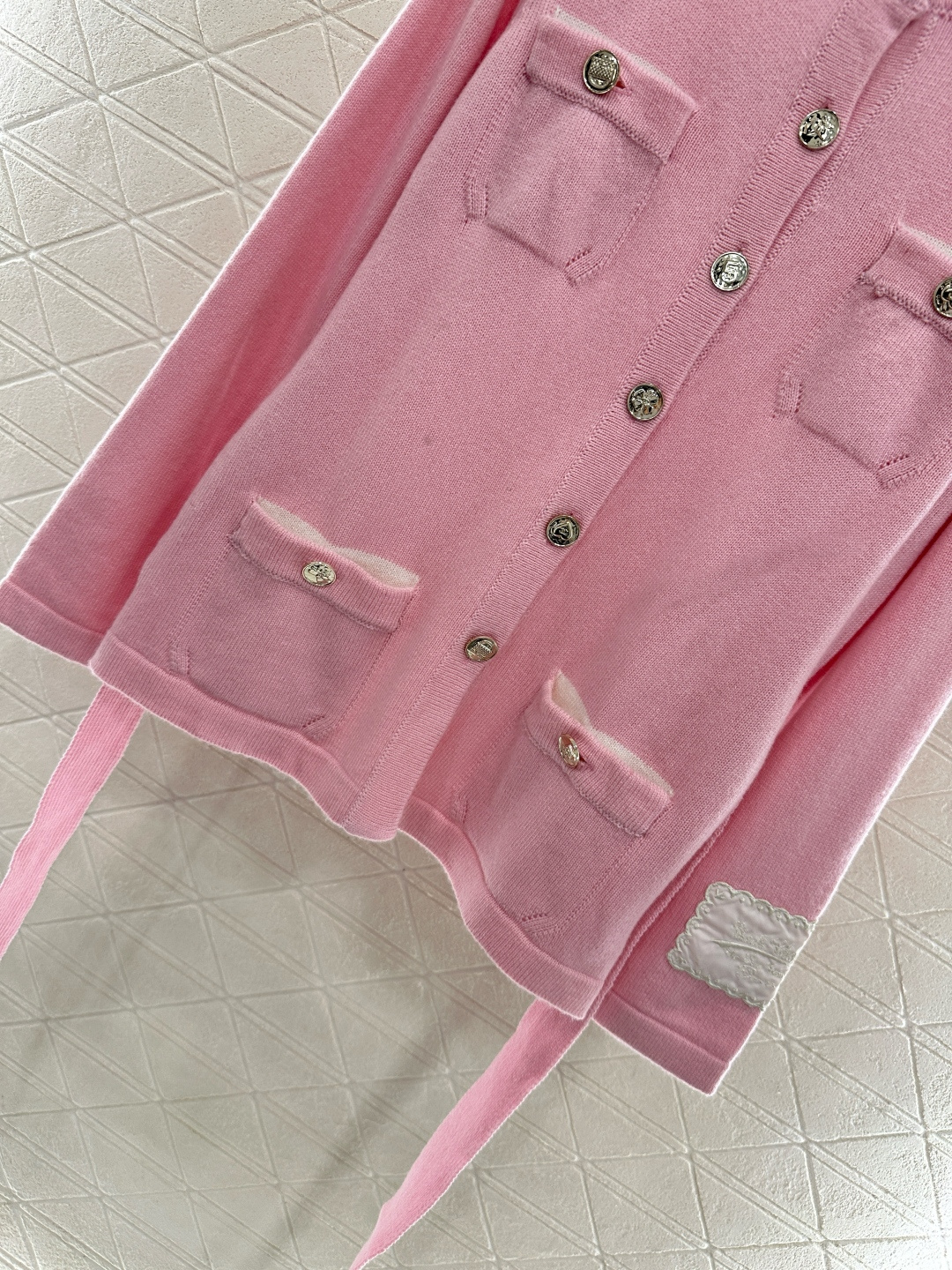 ♥Chane*♥2025新品上架
      撞色腰带针织开衫
定制YB羊绒纱线织造 质感高级舒适 圆领