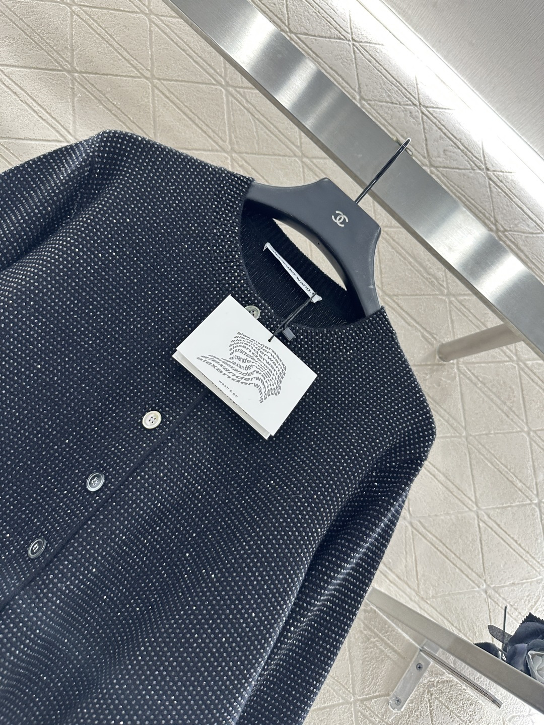 ♥Alexander wan*♥2025新品上架
       烫钻针织开衫
定制YB羊毛纱线织造 质感