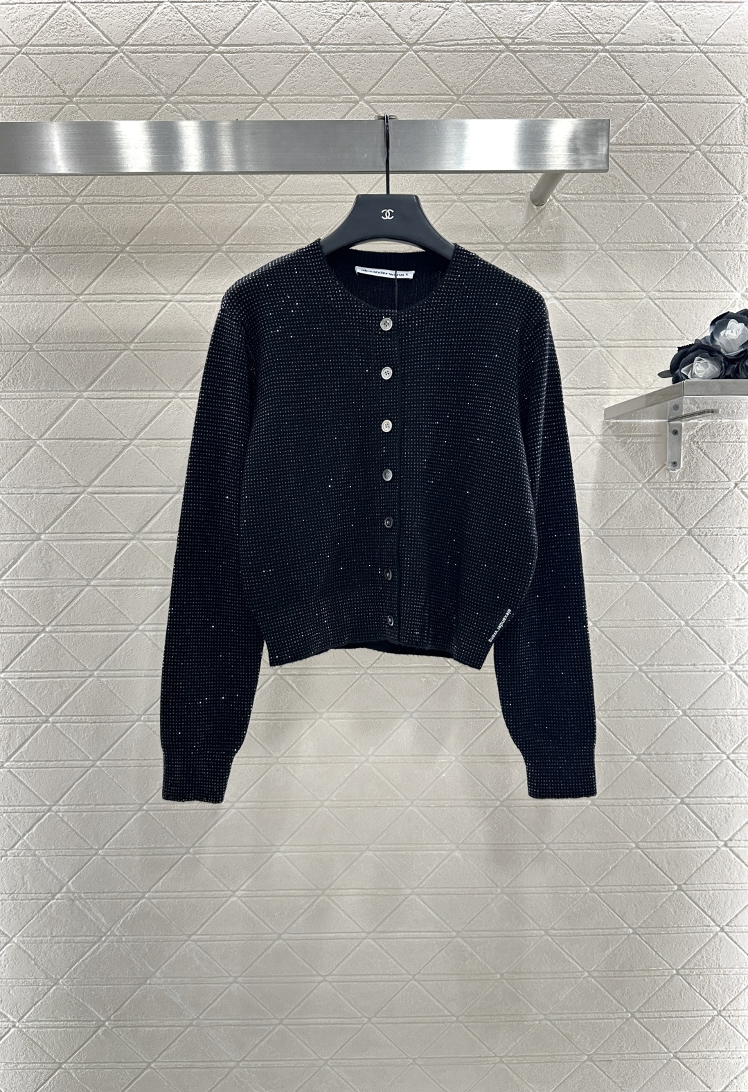 ♥Alexander wan*♥2025新品上架
       烫钻针织开衫
定制YB羊毛纱线织造 质感