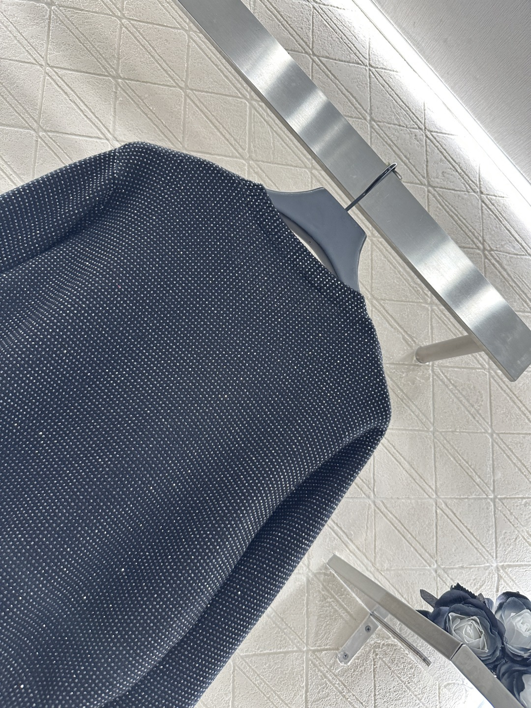 ♥Alexander wan*♥2025新品上架
       烫钻针织开衫
定制YB羊毛纱线织造 质感