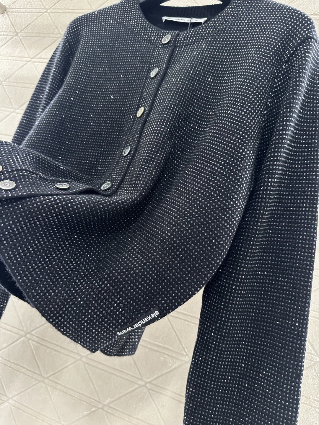 ♥Alexander wan*♥2025新品上架
       烫钻针织开衫
定制YB羊毛纱线织造 质感