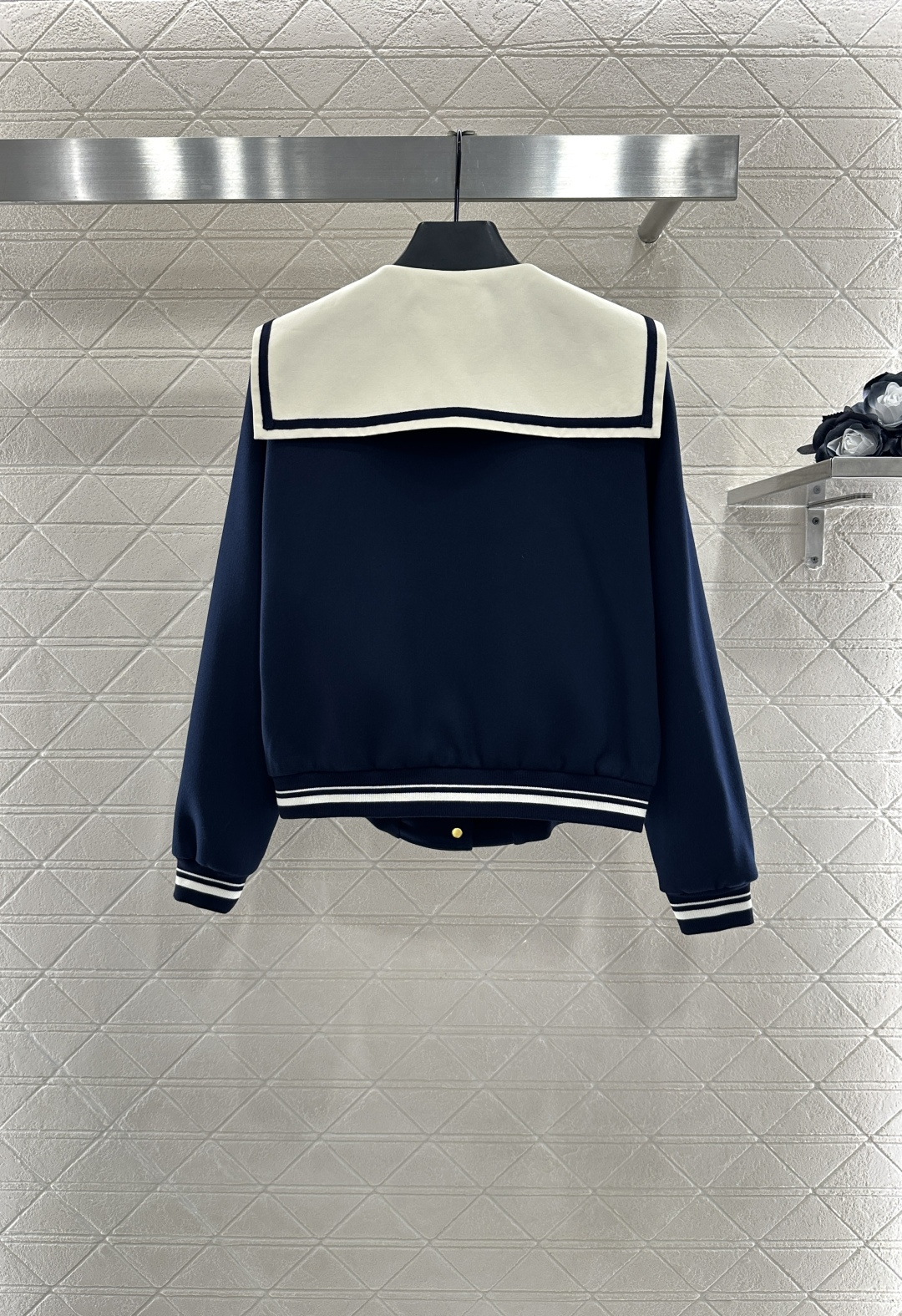 ♥Miumi*♥2025新品上架
   披肩领外套百褶半裙套装
定制YB进口材质 质感光泽 垂顺舒适 披