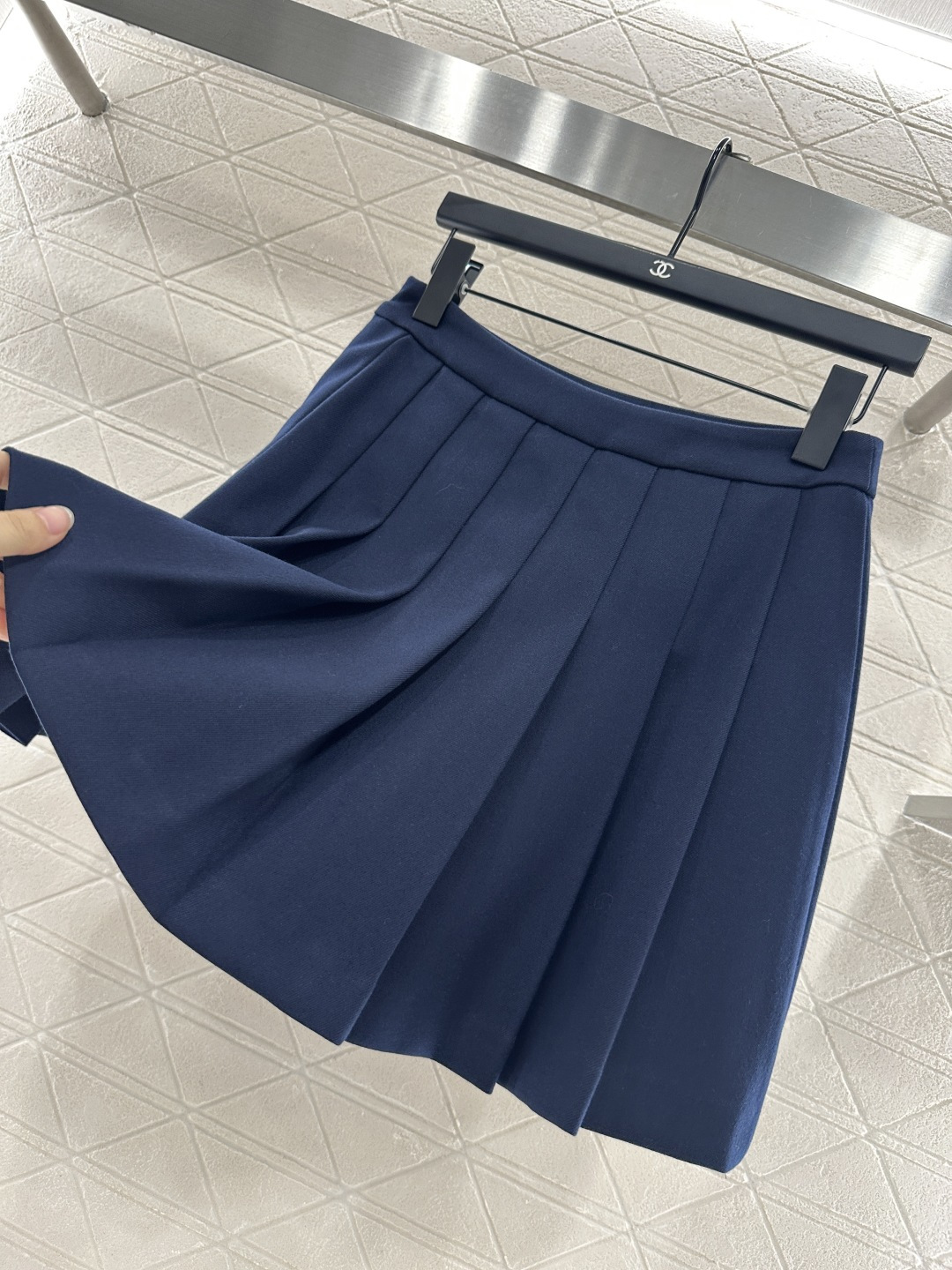 ♥Miumi*♥2025新品上架
   披肩领外套百褶半裙套装
定制YB进口材质 质感光泽 垂顺舒适 披