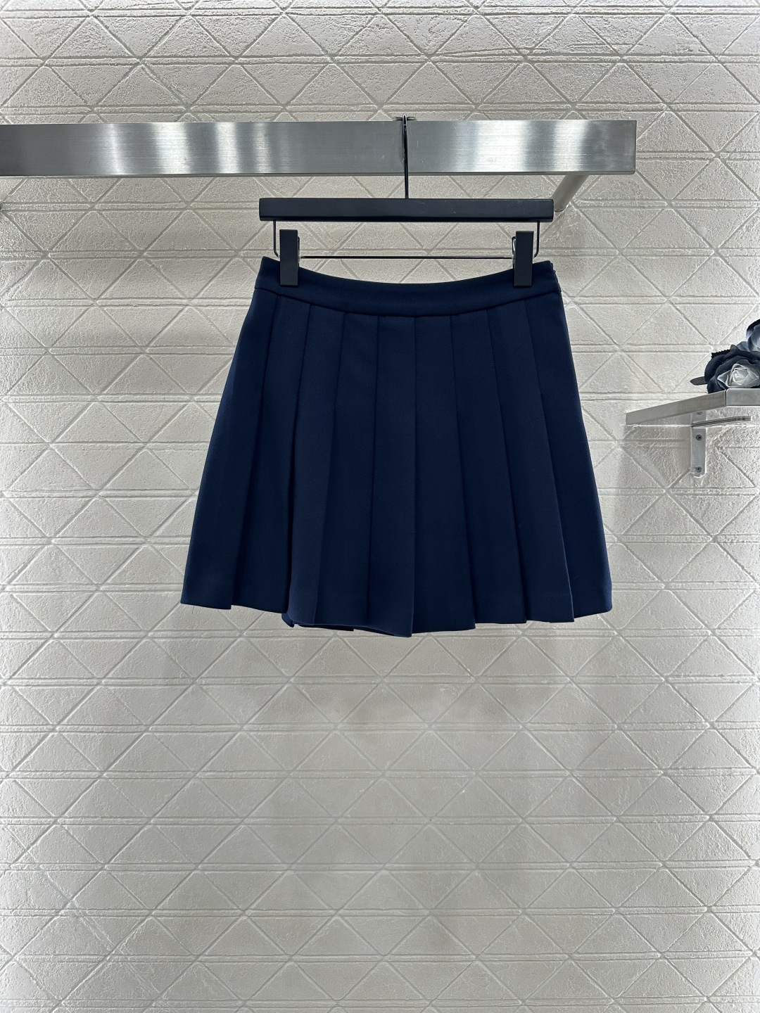 ♥Miumi*♥2025新品上架
   披肩领外套百褶半裙套装
定制YB进口材质 质感光泽 垂顺舒适 披