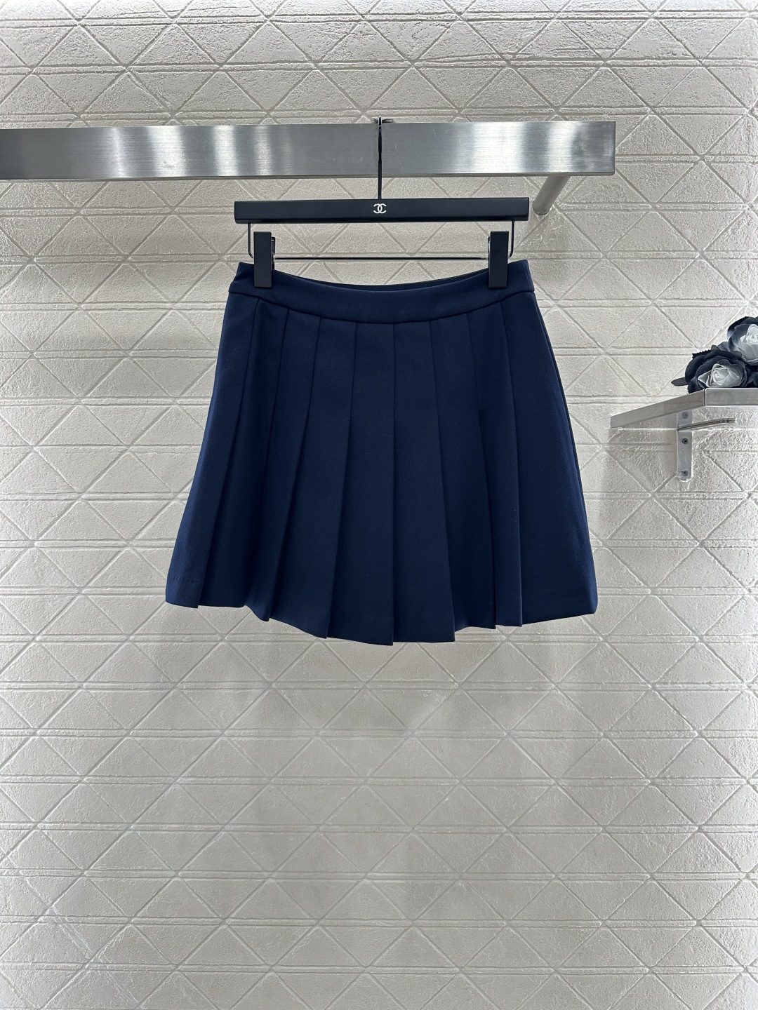 ♥Miumi*♥2025新品上架
   披肩领外套百褶半裙套装
定制YB进口材质 质感光泽 垂顺舒适 披