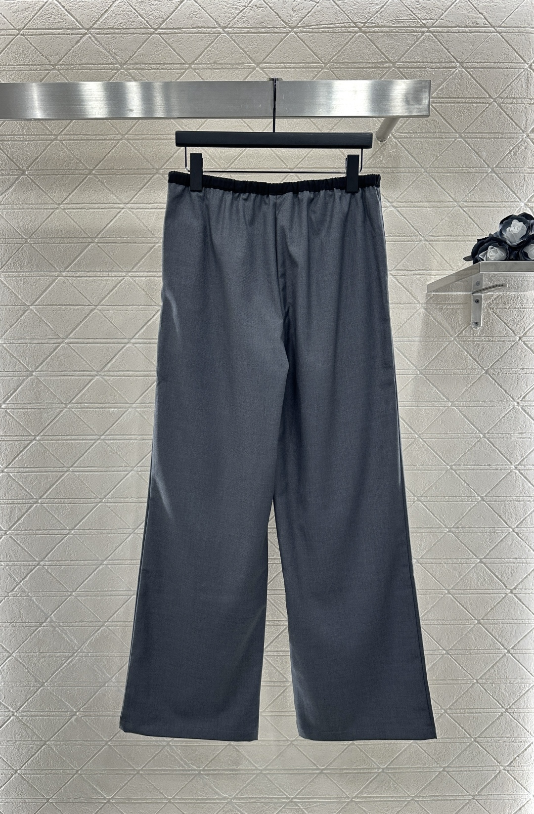 ♥Miumi*♥2025新品上架
       抽绳直腿长裤
定制YB进口材质 质感光泽 垂感十足 阔腿