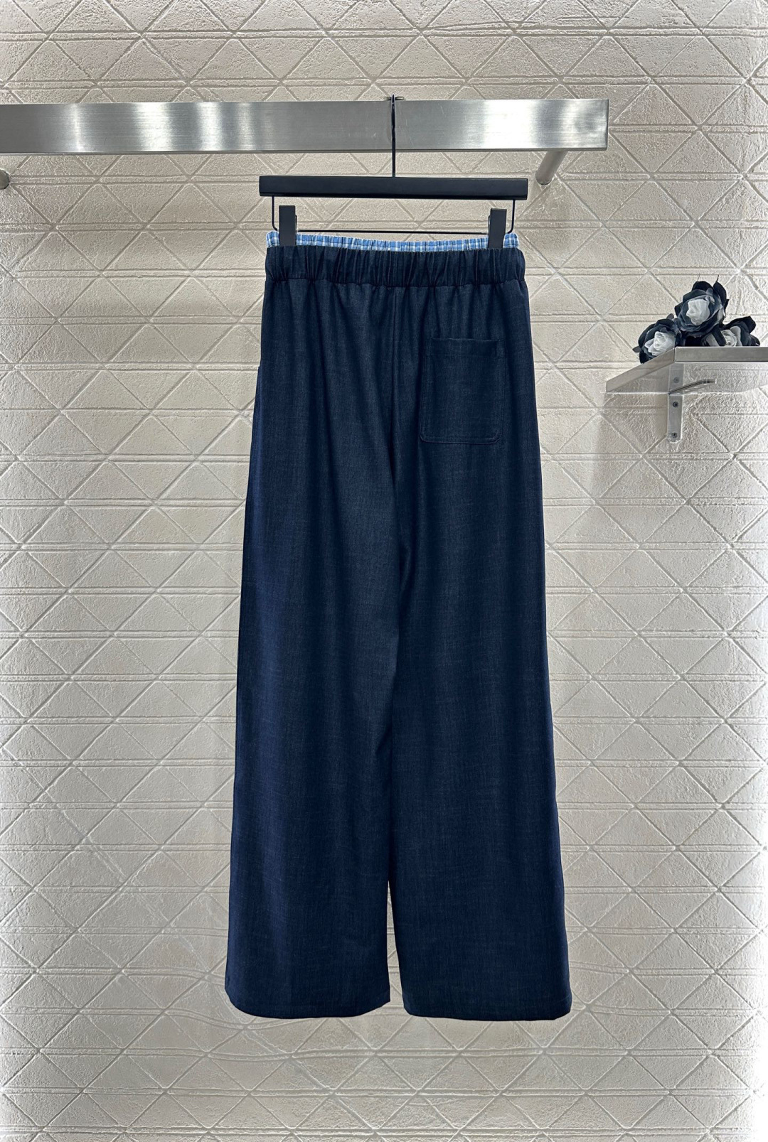 ♥Miumi*♥2025新品上架
  牛仔拼接衬衫长裤套装
定制YB进口天丝材质 质感垂顺 穿搭舒适 正