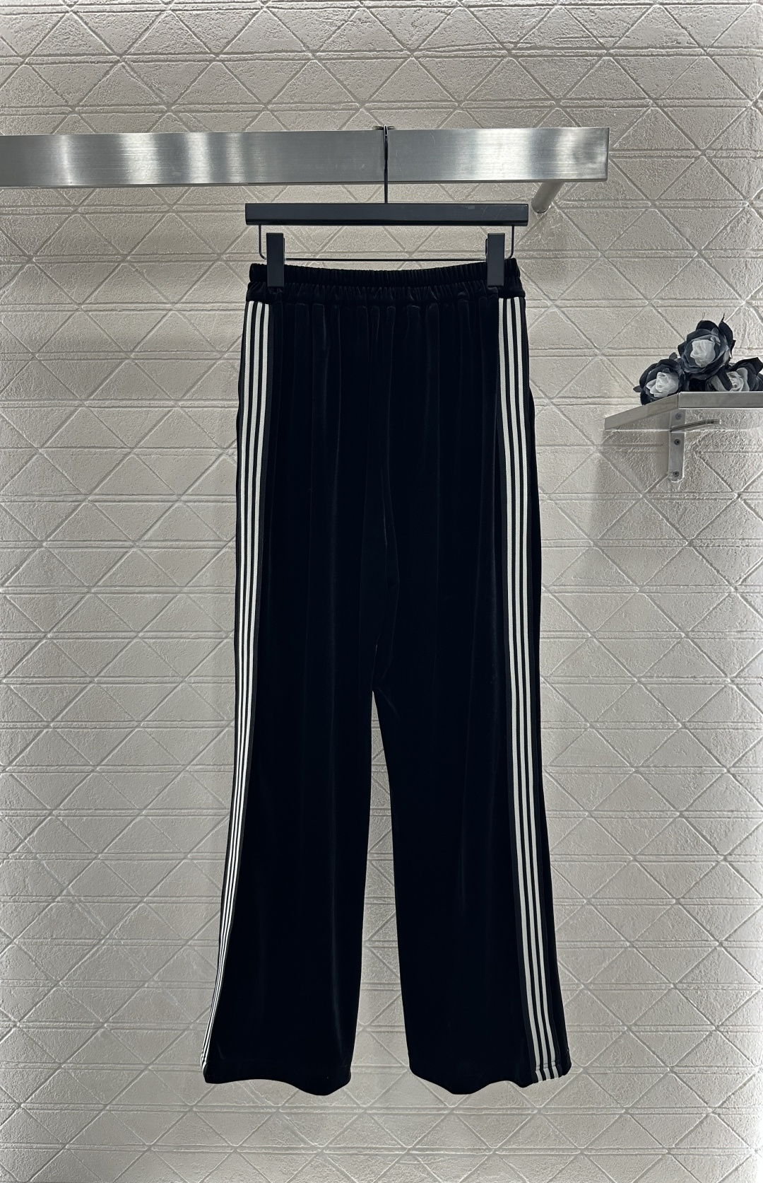 ♥Miumi*♥2025新品上架
   休闲夹克外套长裤套装
定制YB进口丝绒材质 质感光泽 穿搭垂顺舒