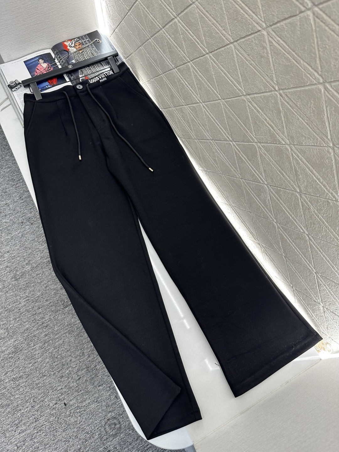 ♥Louis Vuitto*♥2025新品上架
     抽绳西装直筒长裤
定制YB进口棉感材质 质感细