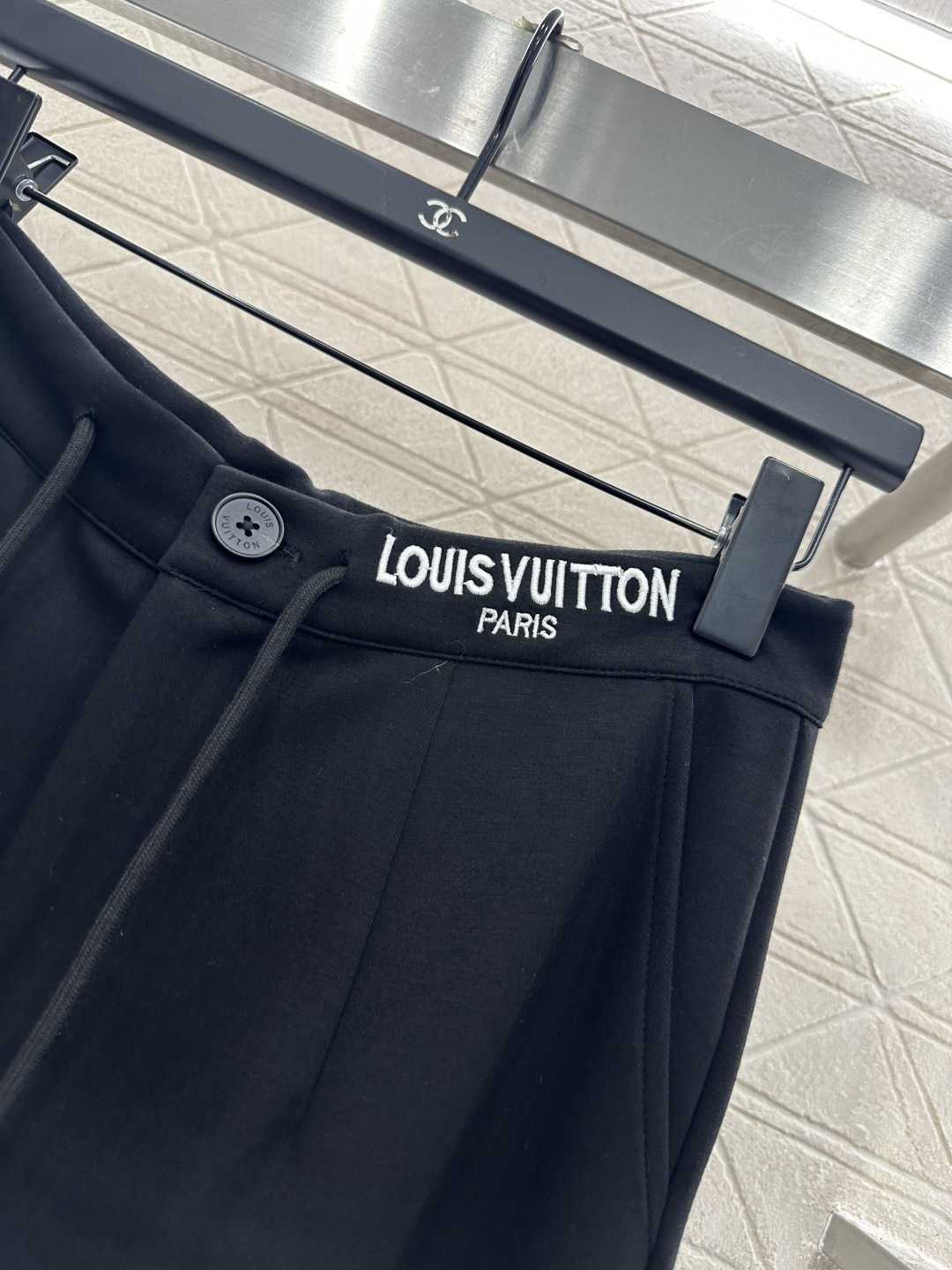 ♥Louis Vuitto*♥2025新品上架
     抽绳西装直筒长裤
定制YB进口棉感材质 质感细