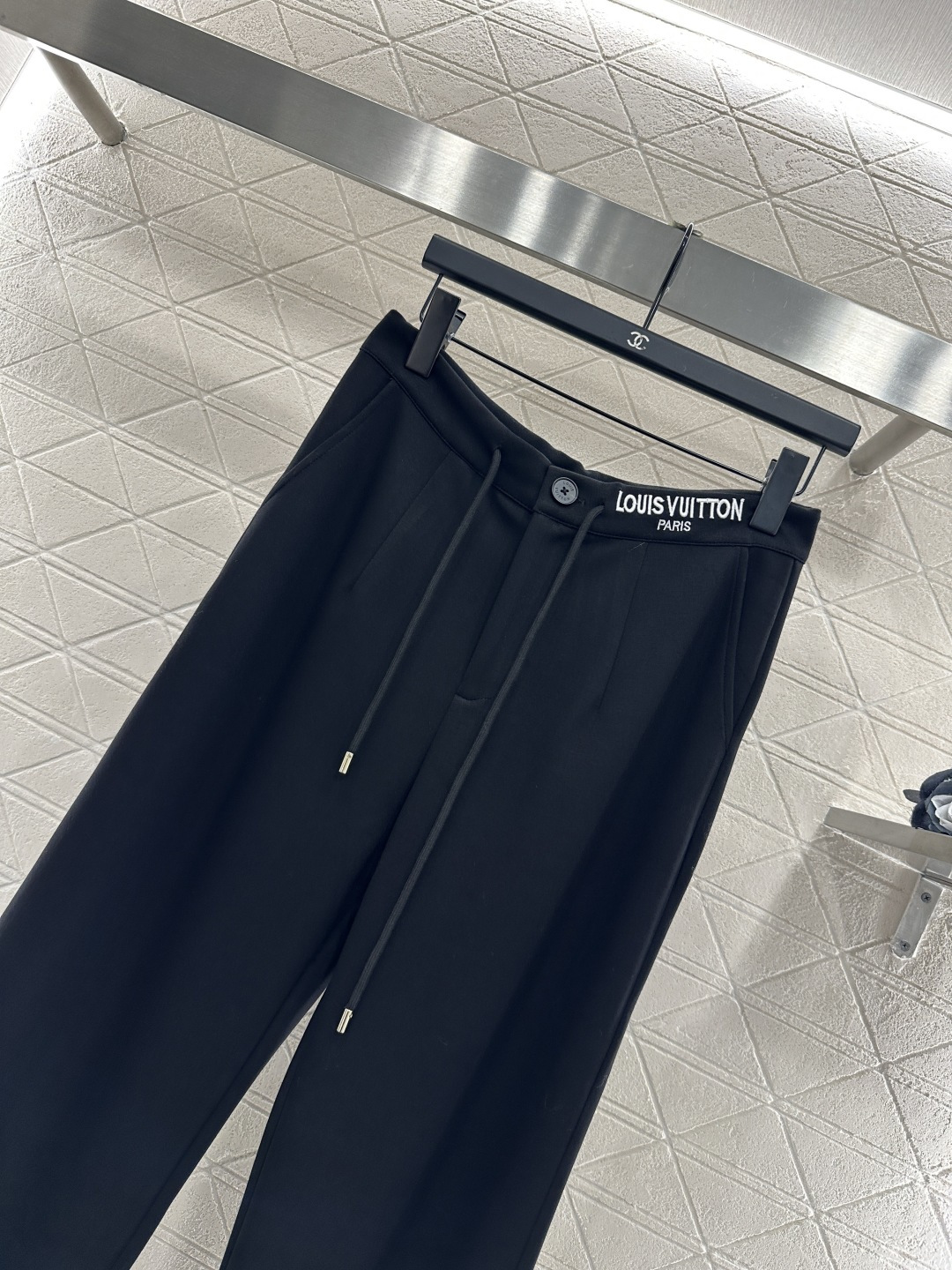 ♥Louis Vuitto*♥2025新品上架
     抽绳西装直筒长裤
定制YB进口棉感材质 质感细