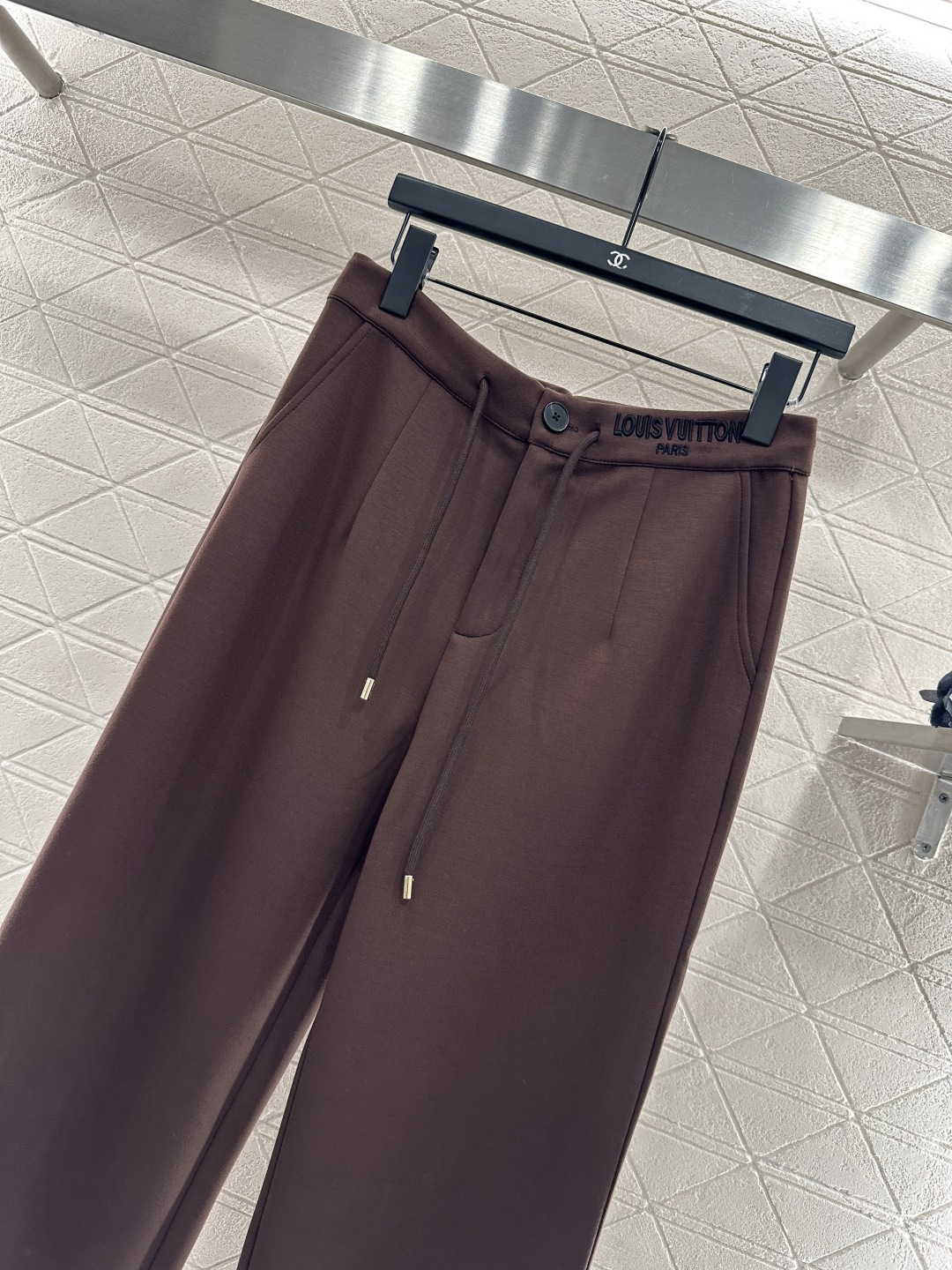 ♥Louis Vuitto*♥2025新品上架
     抽绳西装直筒长裤
定制YB进口棉感材质 质感细