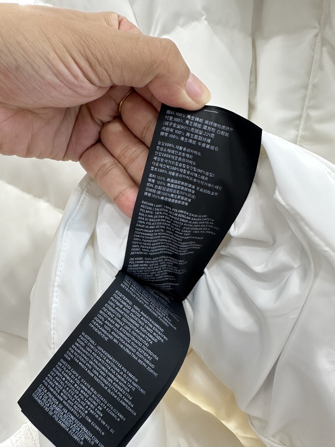 ♥Prad*♥2025新品上架
   连帽腰包收腰羽绒服
定制YB防风防水尼龙材质 白鹅绒填充内里 整件