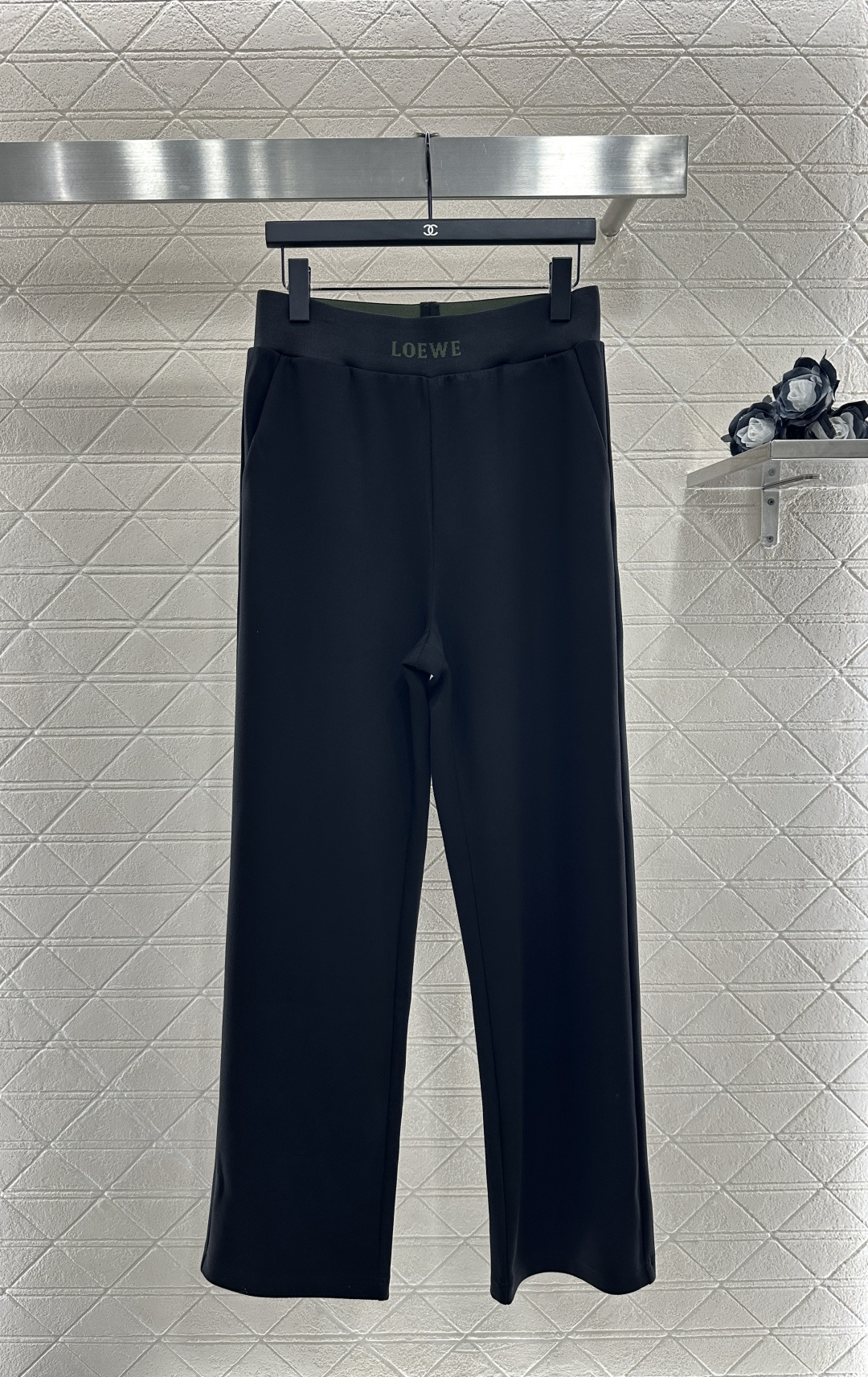 ♥Loew*♥2025新品上架
    短款套头卫衣长裤套装
定制YB进口人棉材质 质感细腻 舒适好穿 