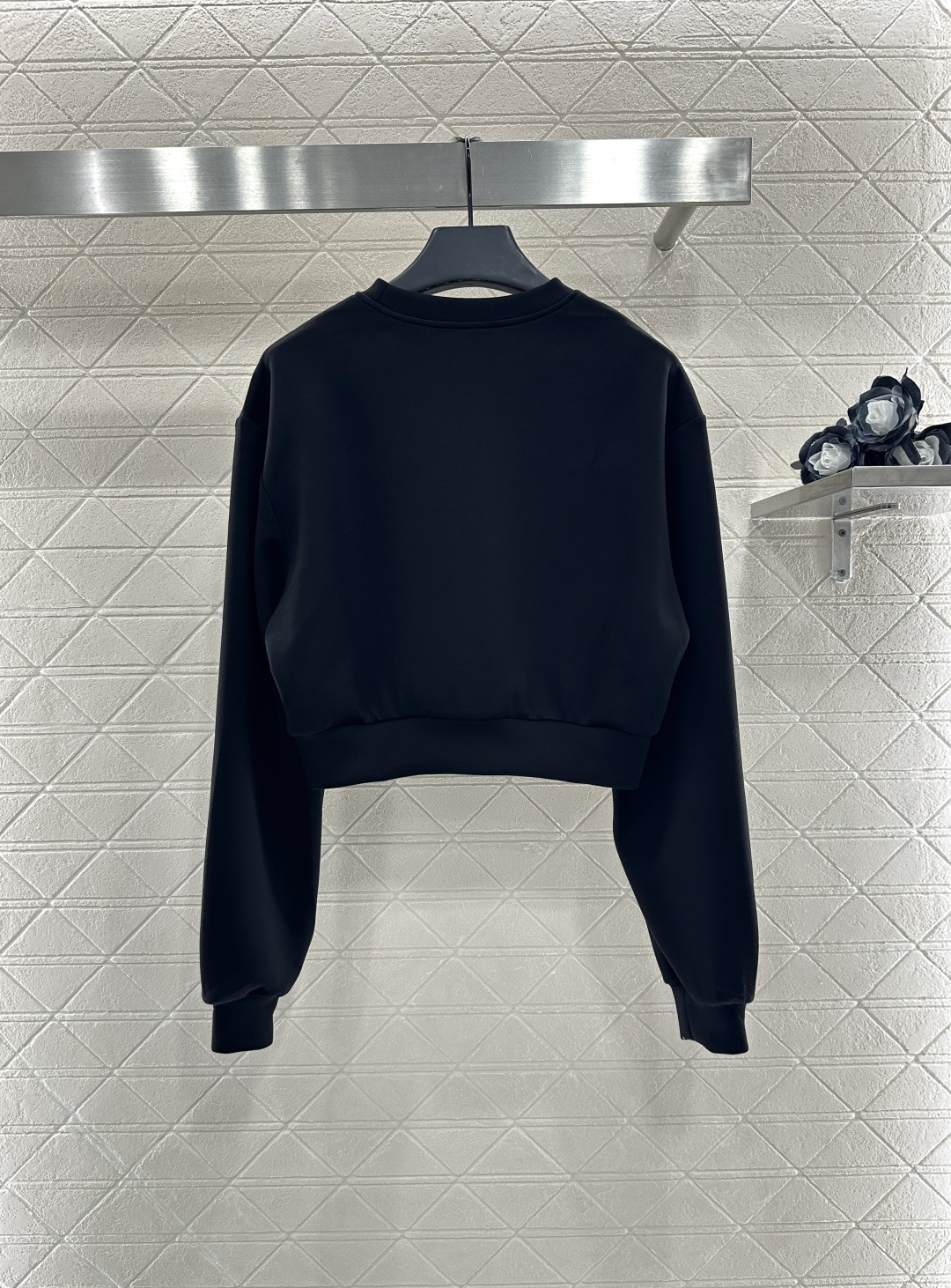 ♥Loew*♥2025新品上架
    短款套头卫衣长裤套装
定制YB进口人棉材质 质感细腻 舒适好穿 