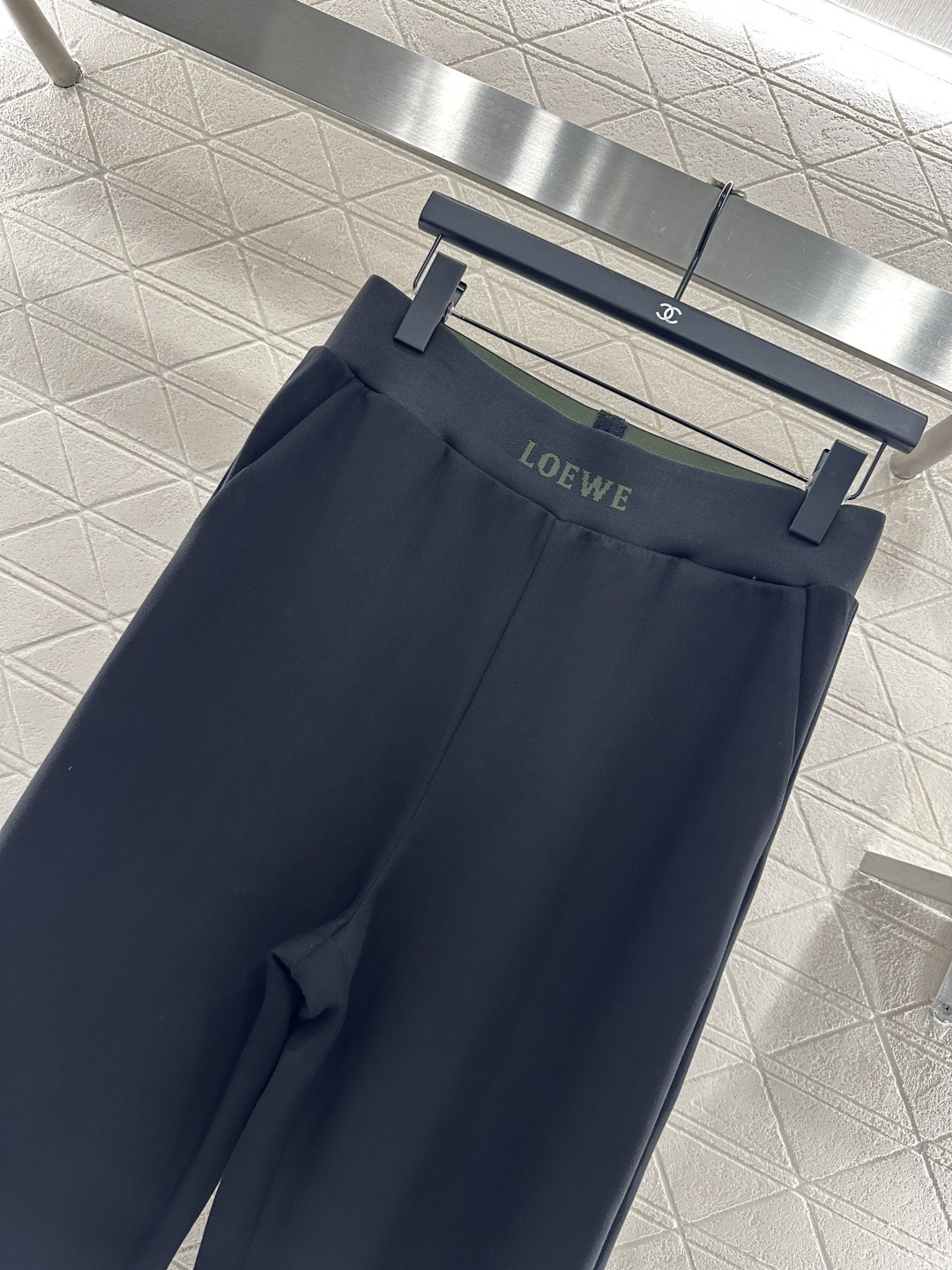 ♥Loew*♥2025新品上架
    短款套头卫衣长裤套装
定制YB进口人棉材质 质感细腻 舒适好穿 