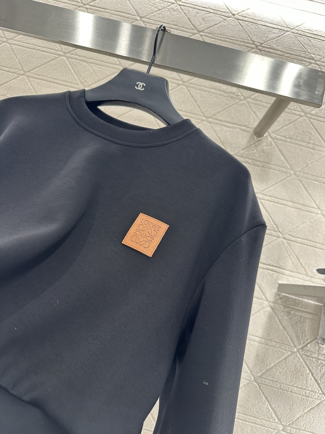 ♥Loew*♥2025新品上架
    短款套头卫衣长裤套装
定制YB进口人棉材质 质感细腻 舒适好穿 