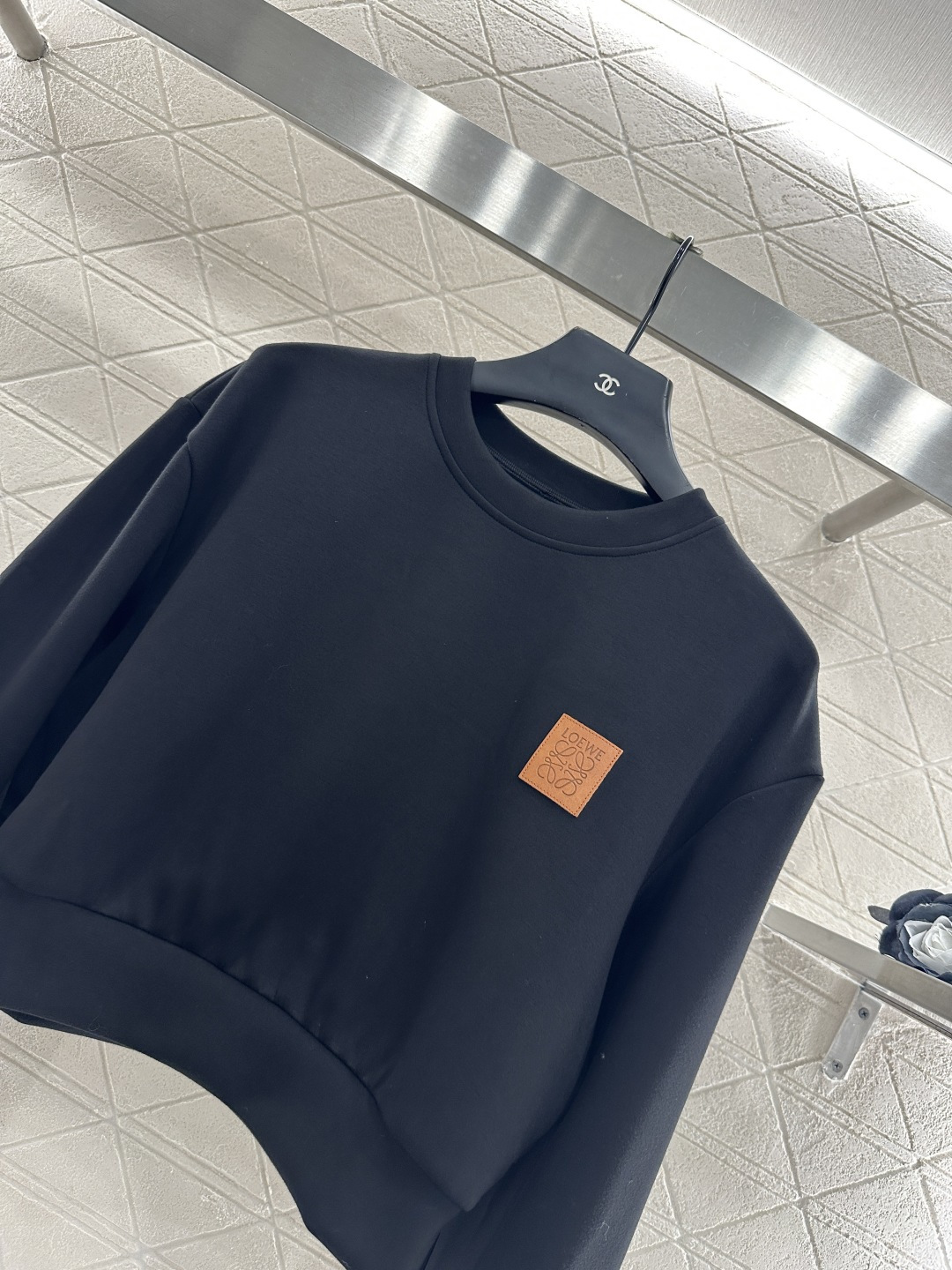 ♥Loew*♥2025新品上架
    短款套头卫衣长裤套装
定制YB进口人棉材质 质感细腻 舒适好穿 