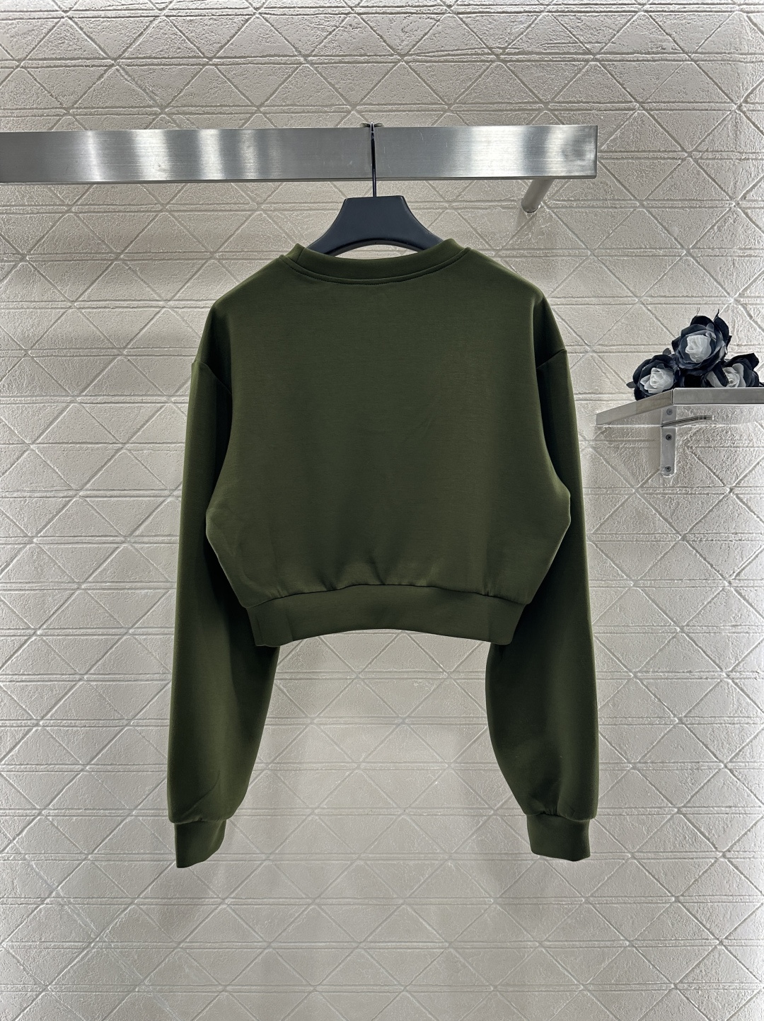 ♥Loew*♥2025新品上架
    短款套头卫衣长裤套装
定制YB进口人棉材质 质感细腻 舒适好穿 